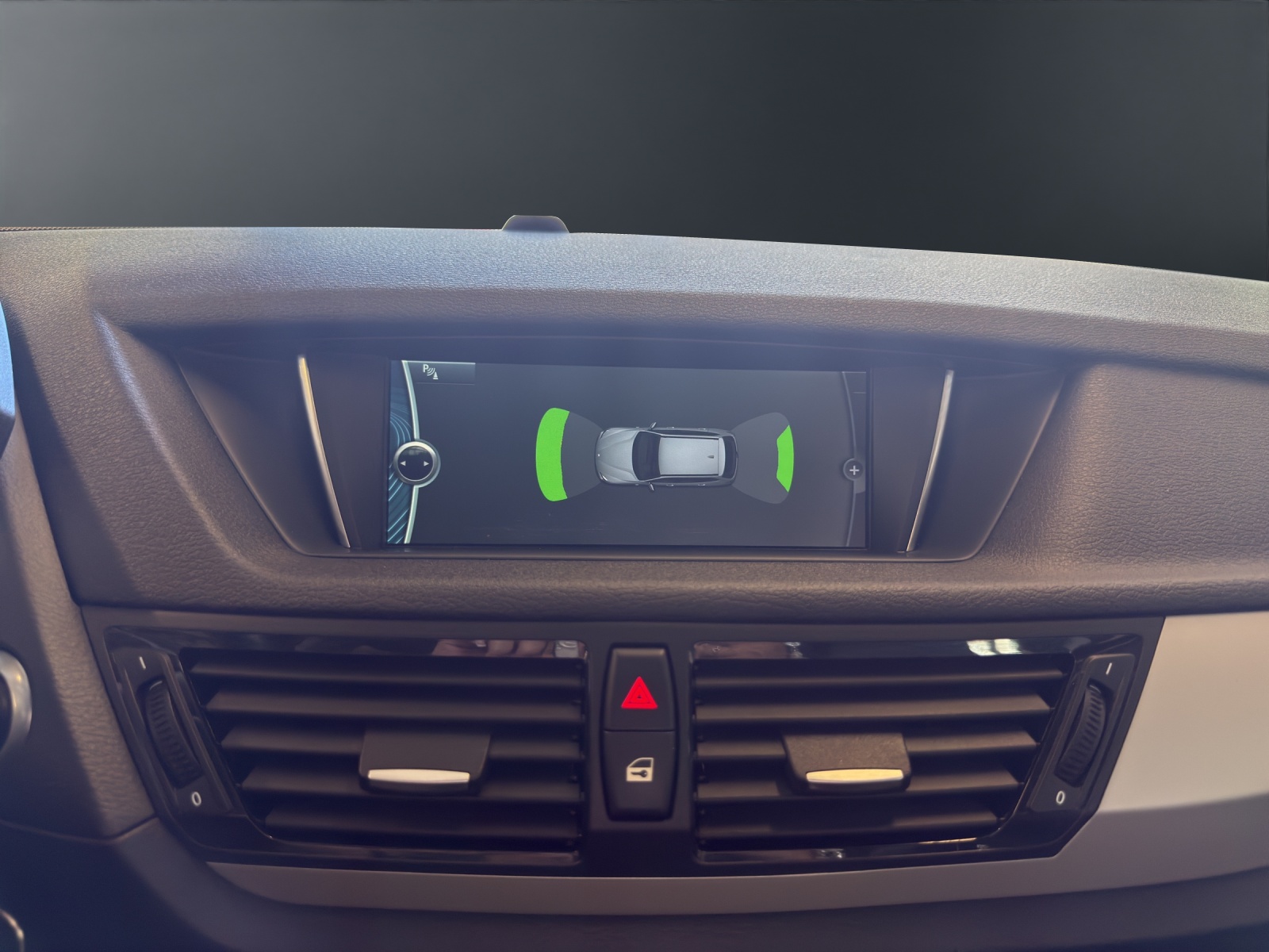 BMW X1 xDrive 20i Steptronic-image-22