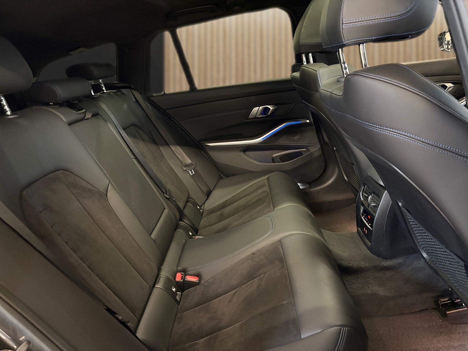 BMW 330d xDrive 48V Touring M Sport Steptronic-image-15