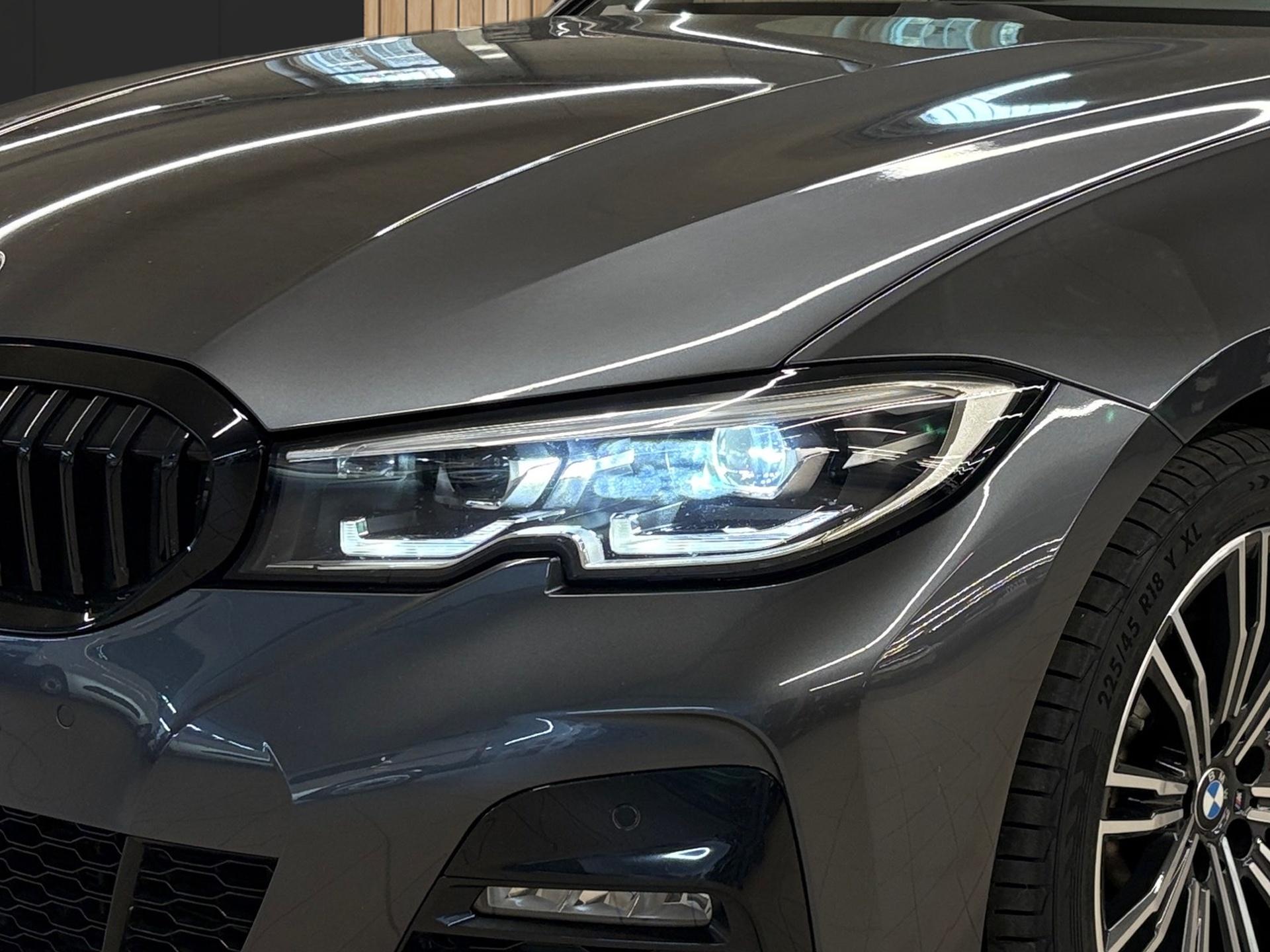 BMW 330d xDrive 48V Touring M Sport Steptronic-image-8