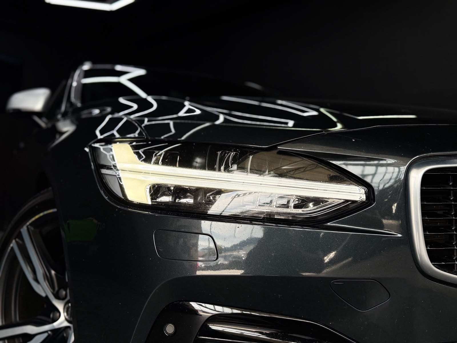 VOLVO V90 D5 AWD R-Design Geartronic Powerpulse-showroom-element-3
