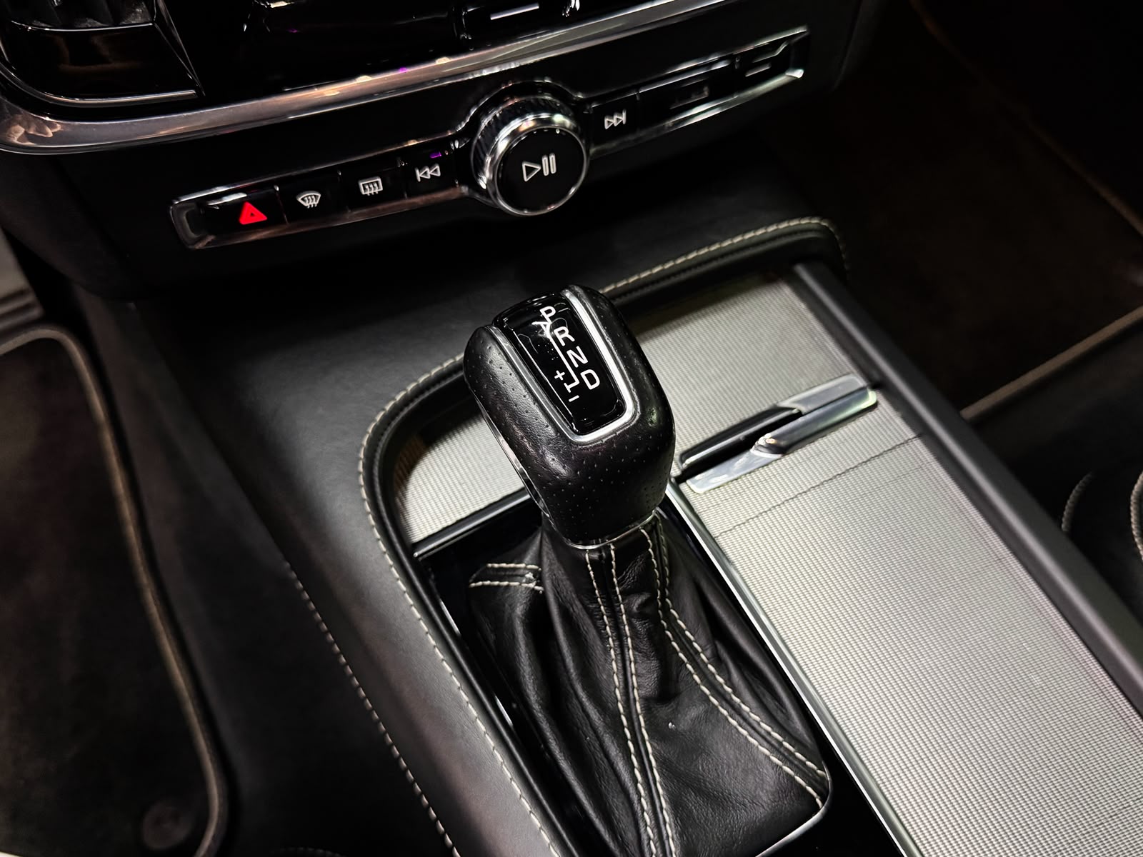 VOLVO V90 D5 AWD R-Design Geartronic Powerpulse-image-16