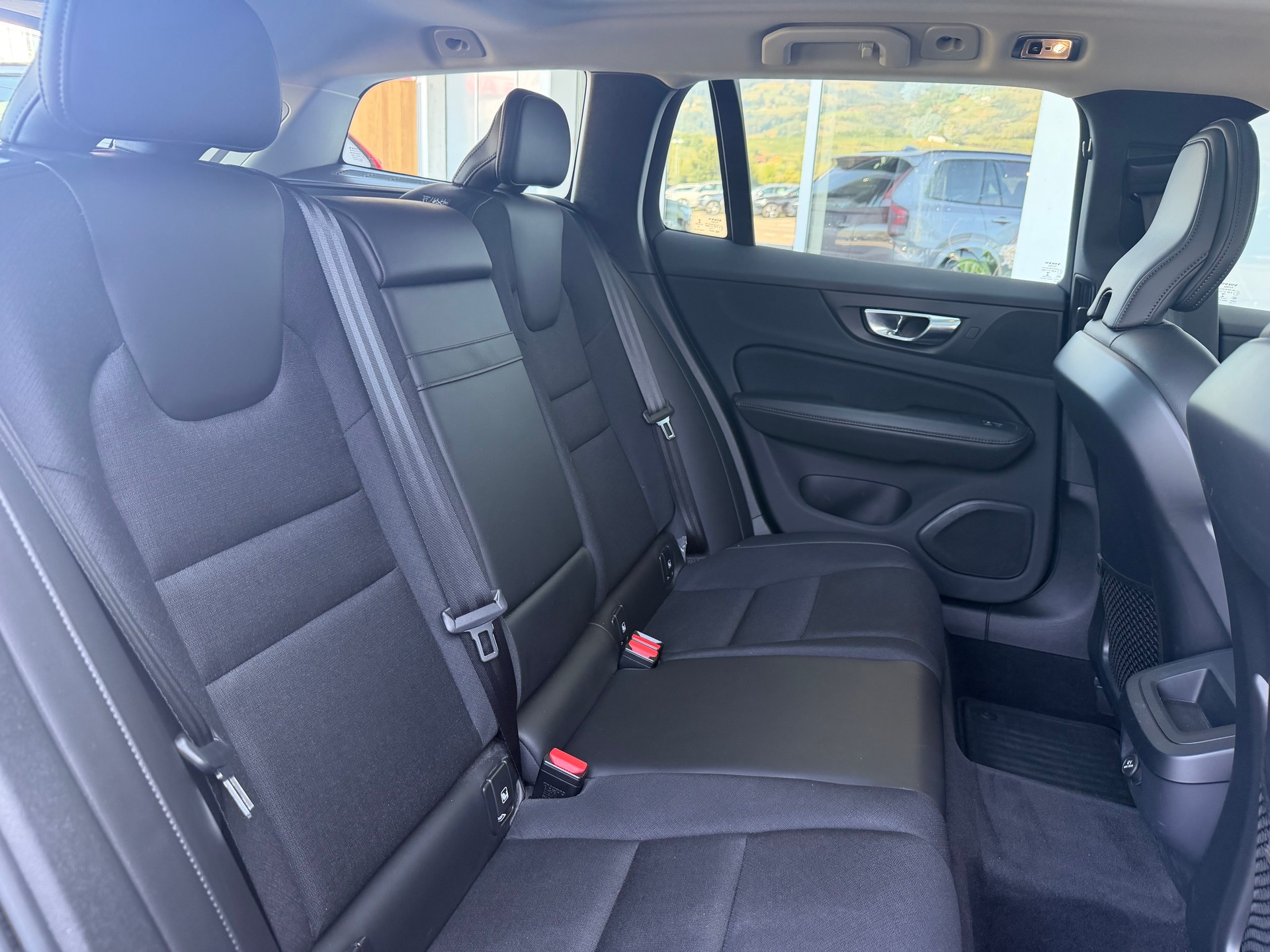VOLVO V60 T6 AWD Momentum Geartronic-showroom-element-3