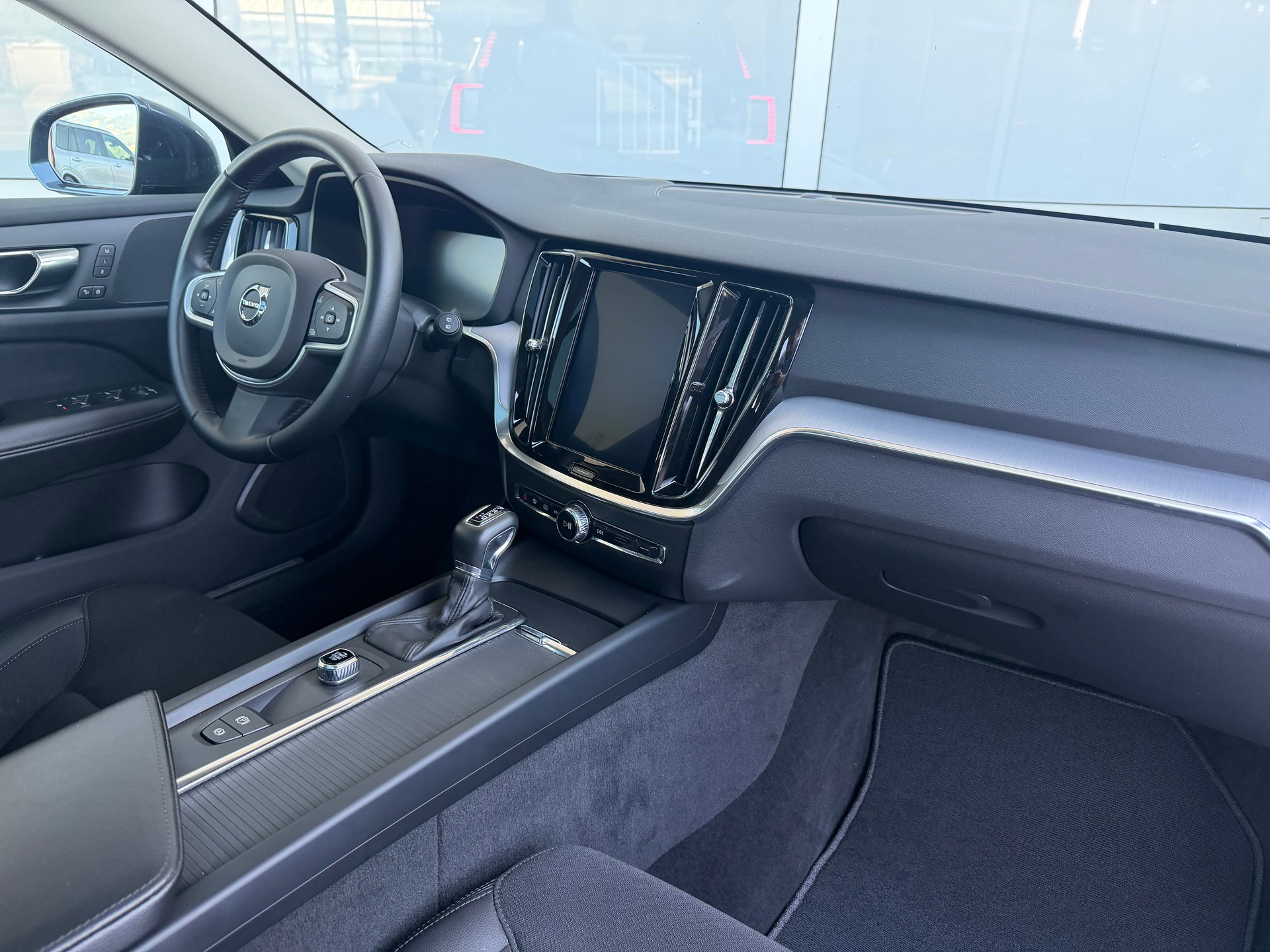 VOLVO V60 T6 AWD Momentum Geartronic-showroom-element-2