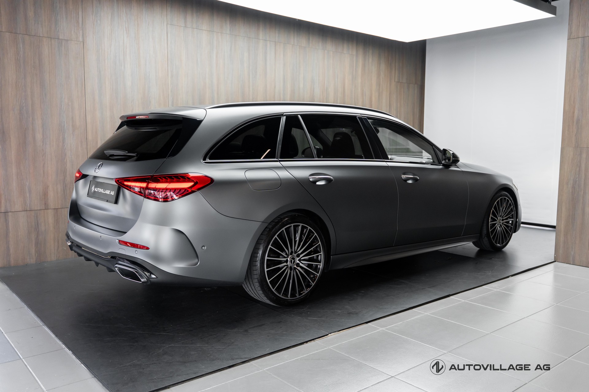 MERCEDES-BENZ C 300 T 4Matic AMG Line | Grau Magno | CH-Fz-showroom-element-1