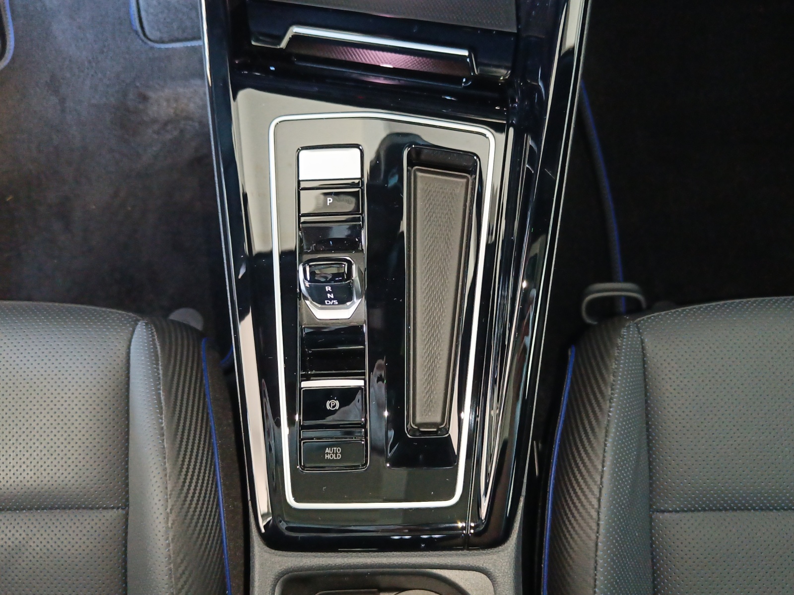 VW Golf VIII 2.0 TSI R DSG 4motion R- Performace*5J Garantie*8- Fach Räder*Leder*Akrapovic*Pano*-image-12