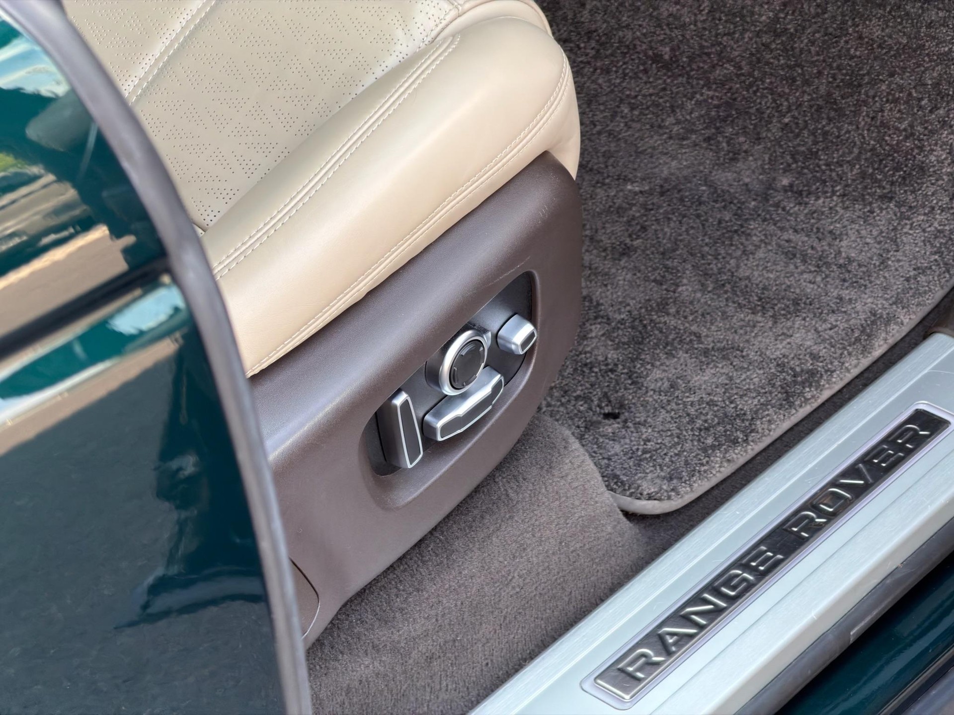 LAND ROVER Range Rover Sport 3.0 I6D Autobiography Dynamic-image-16