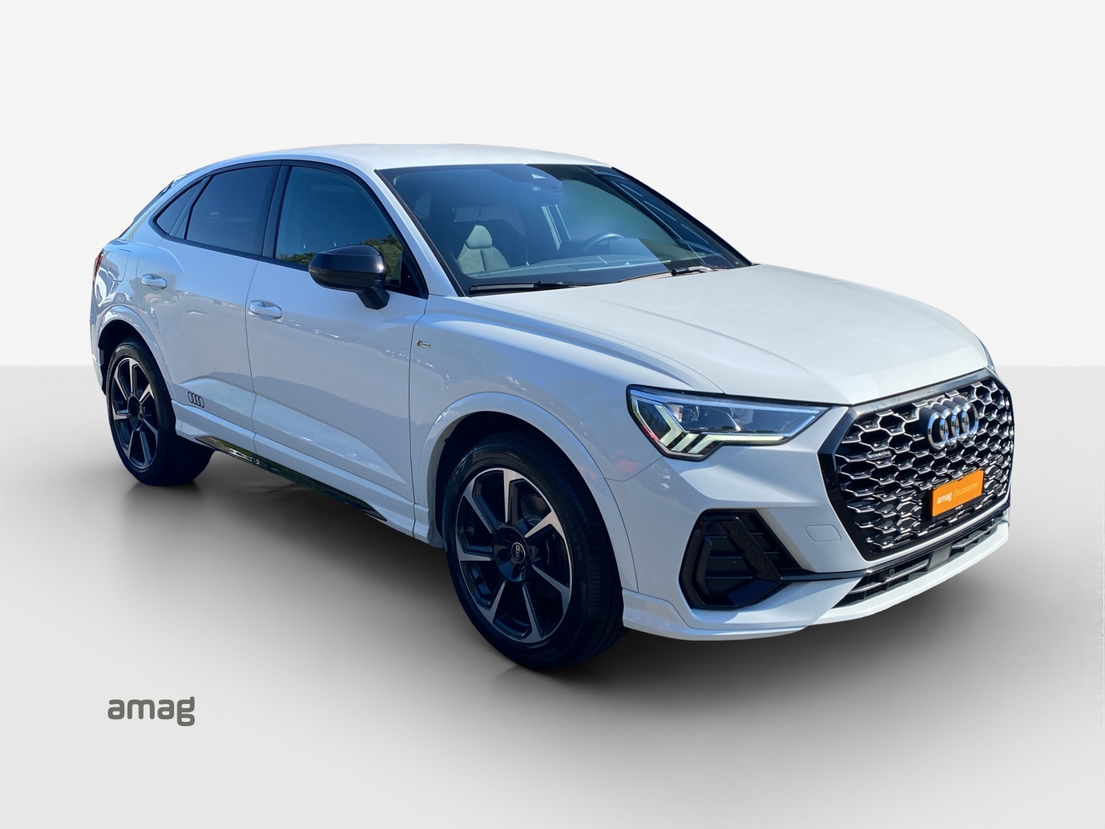 AUDI Q3 Sportback 35 TDI S line quattro S-tronic-image-4