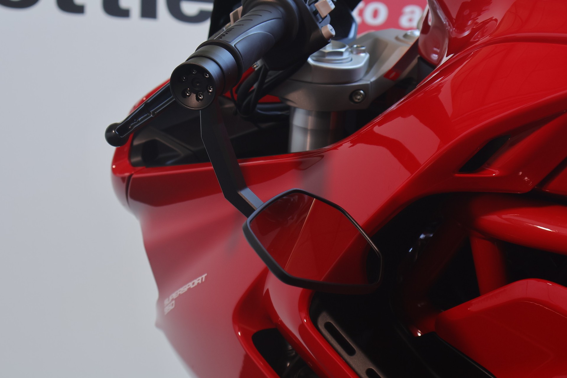 DUCATI Supersport 950-image-9