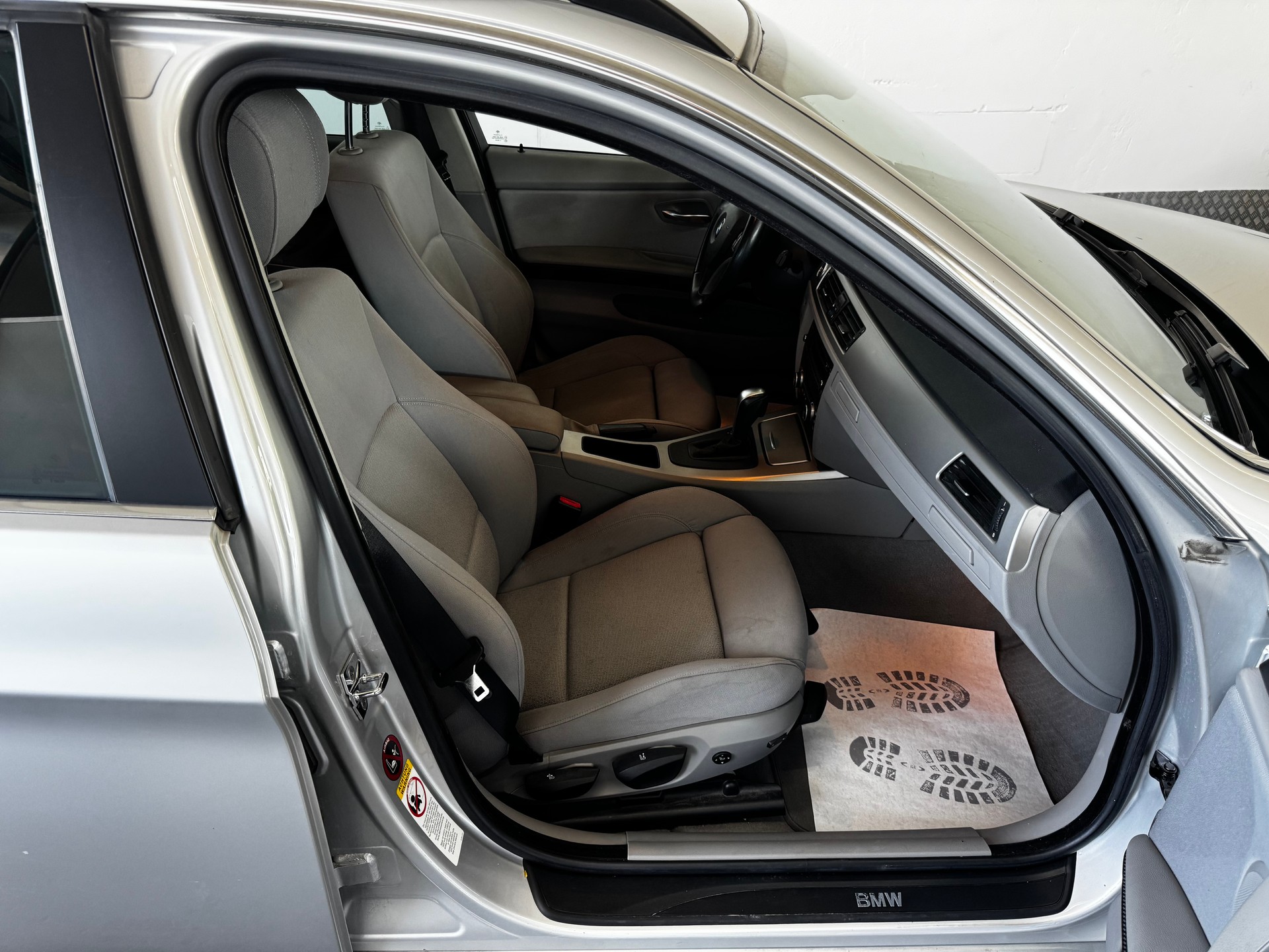 BMW 325xi Touring-image-17
