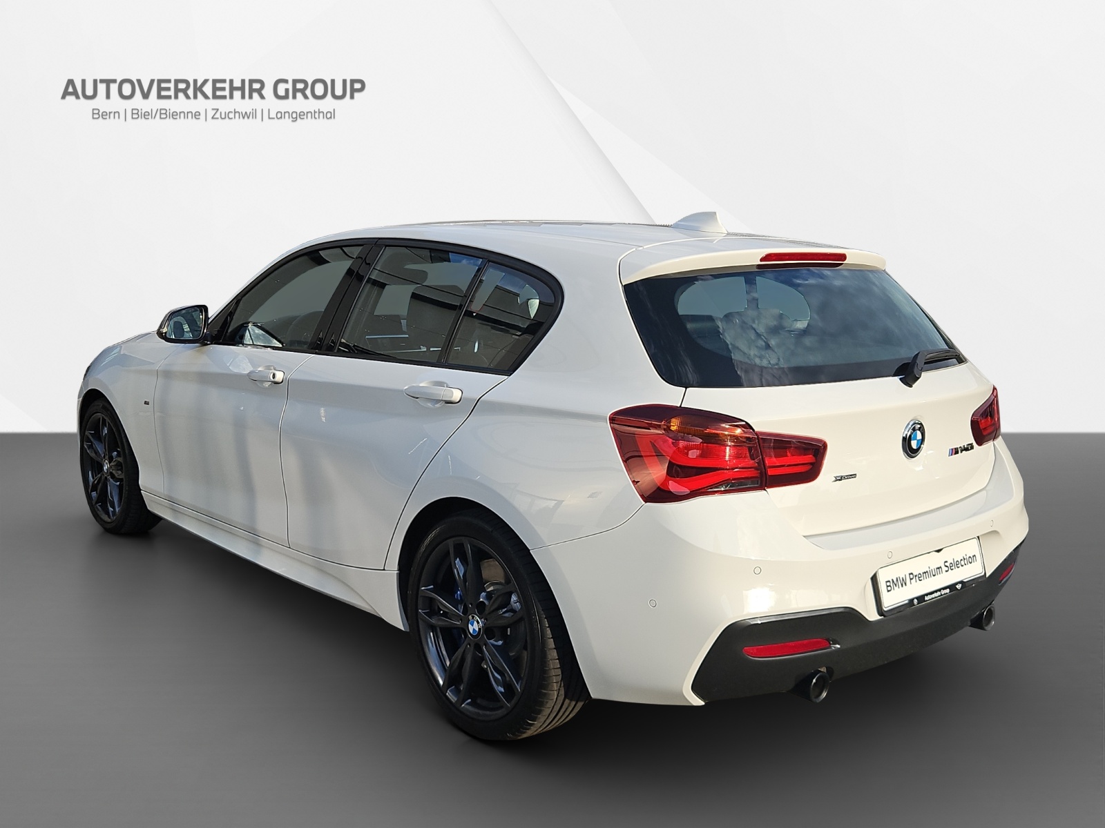 BMW M140i xDrive-showroom-element-3