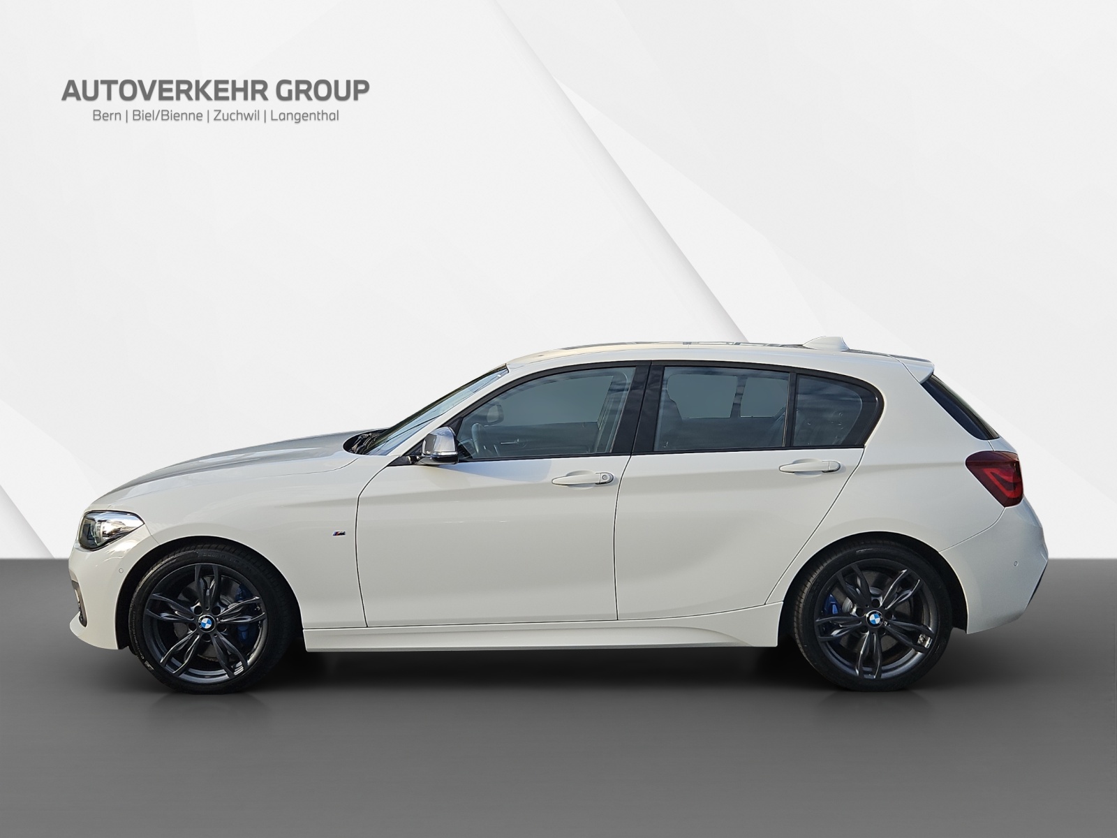 BMW M140i xDrive-showroom-element-2