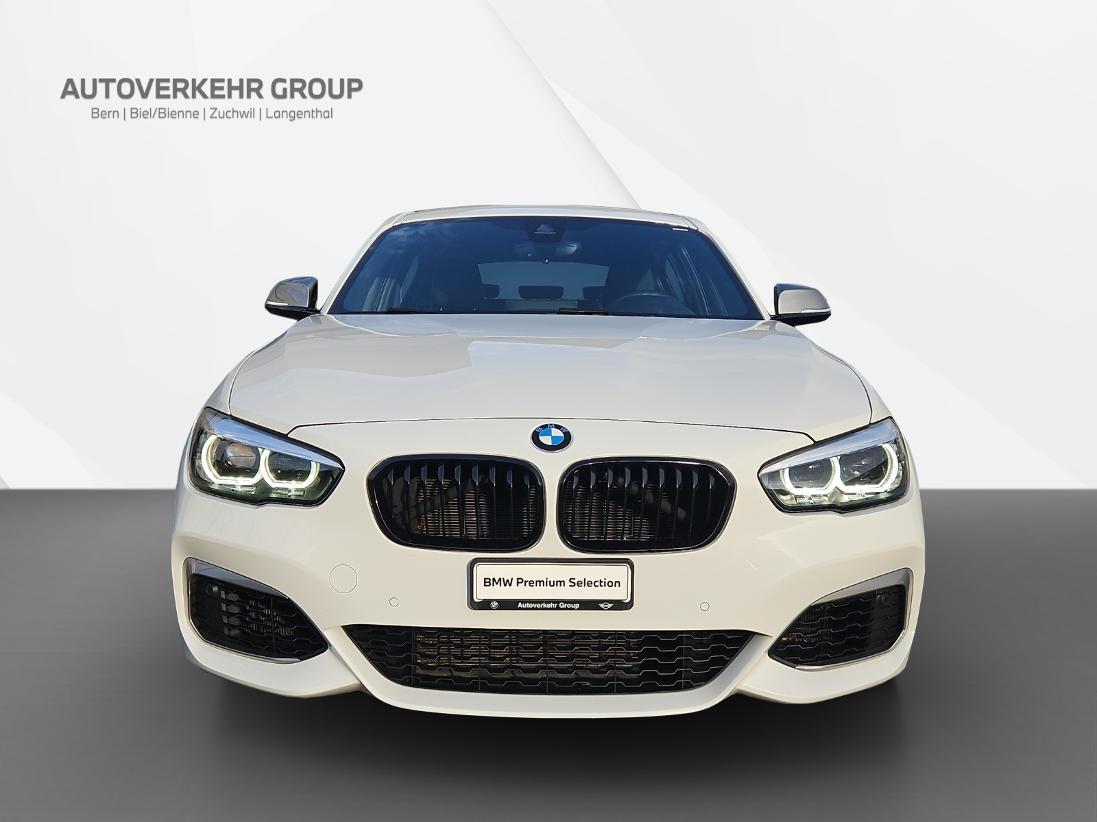 BMW M140i xDrive-showroom-element-1