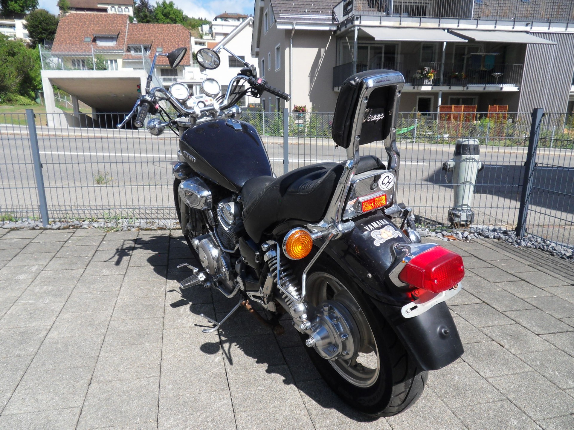 YAMAHA XV 1100 Virago-image-1