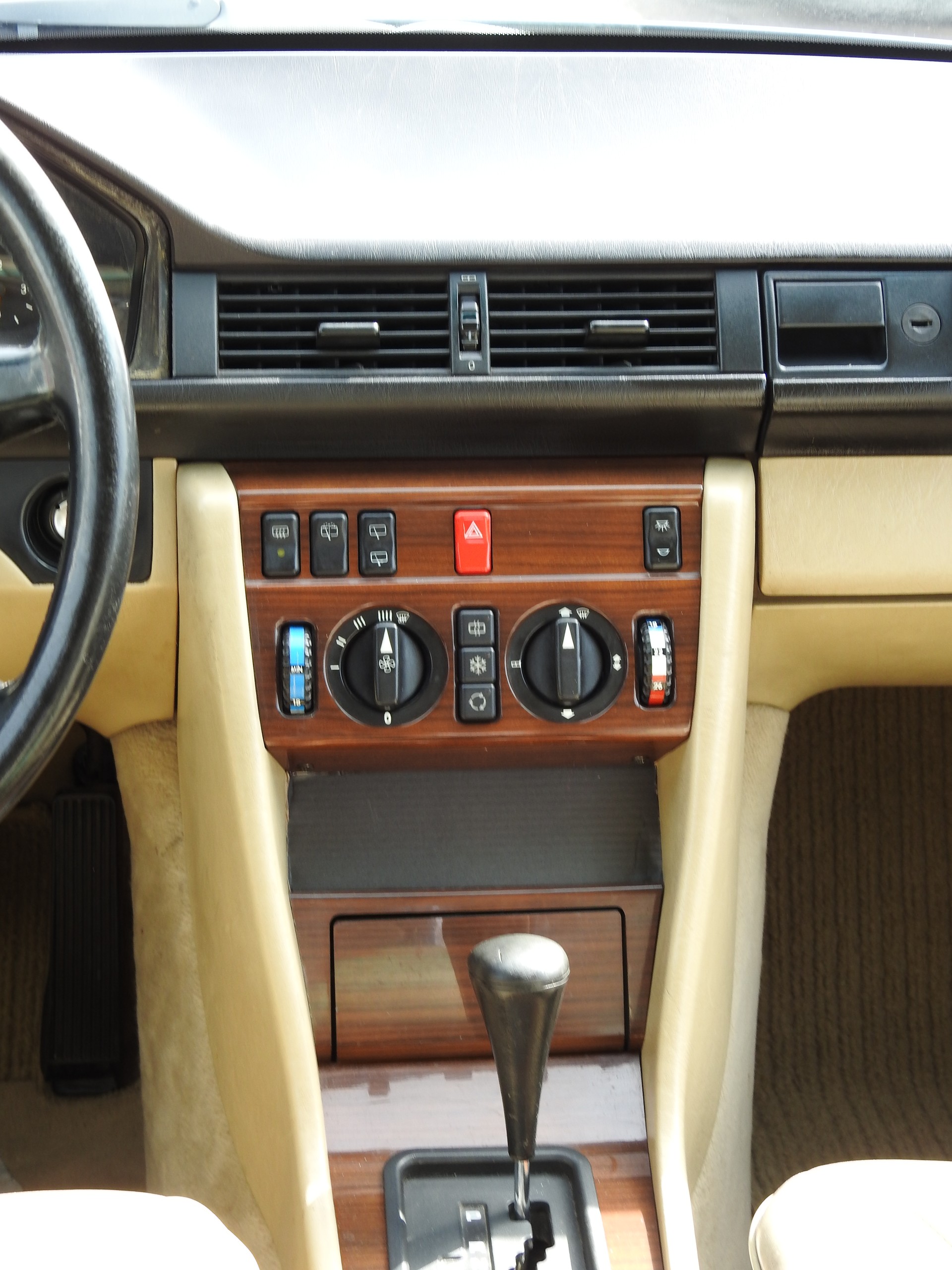 MERCEDES-BENZ 300 TE-image-16
