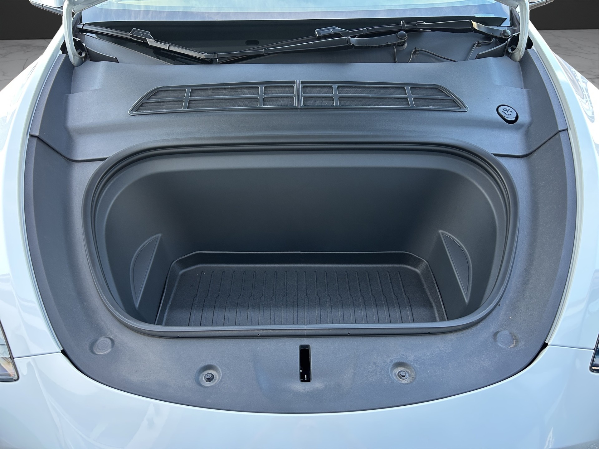 TESLA Model Y Long Range Dual Motor AWD Model 2024-image-12