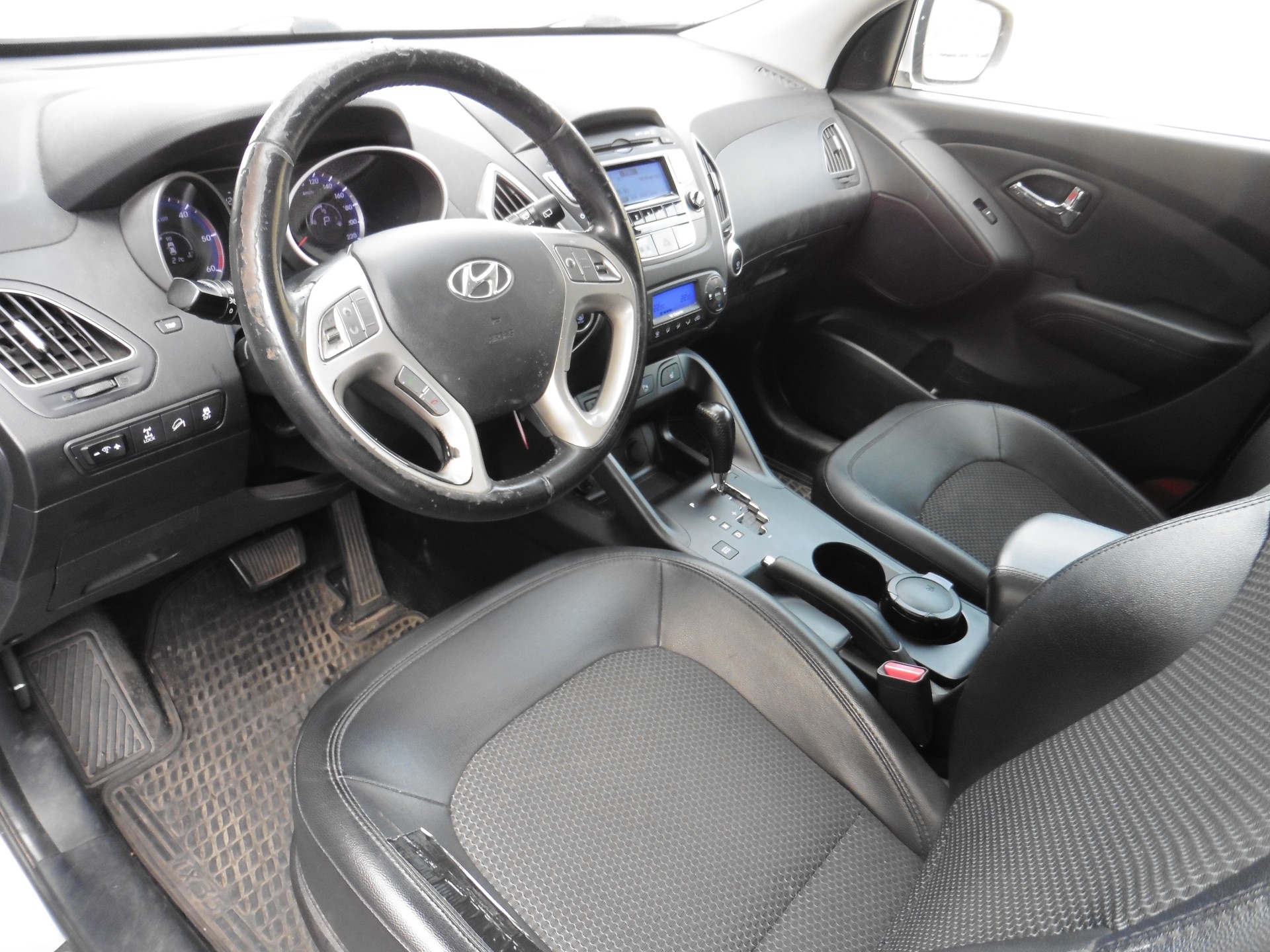 HYUNDAI iX 35 2.0 CRDi Style 4WD Automatic-image-14
