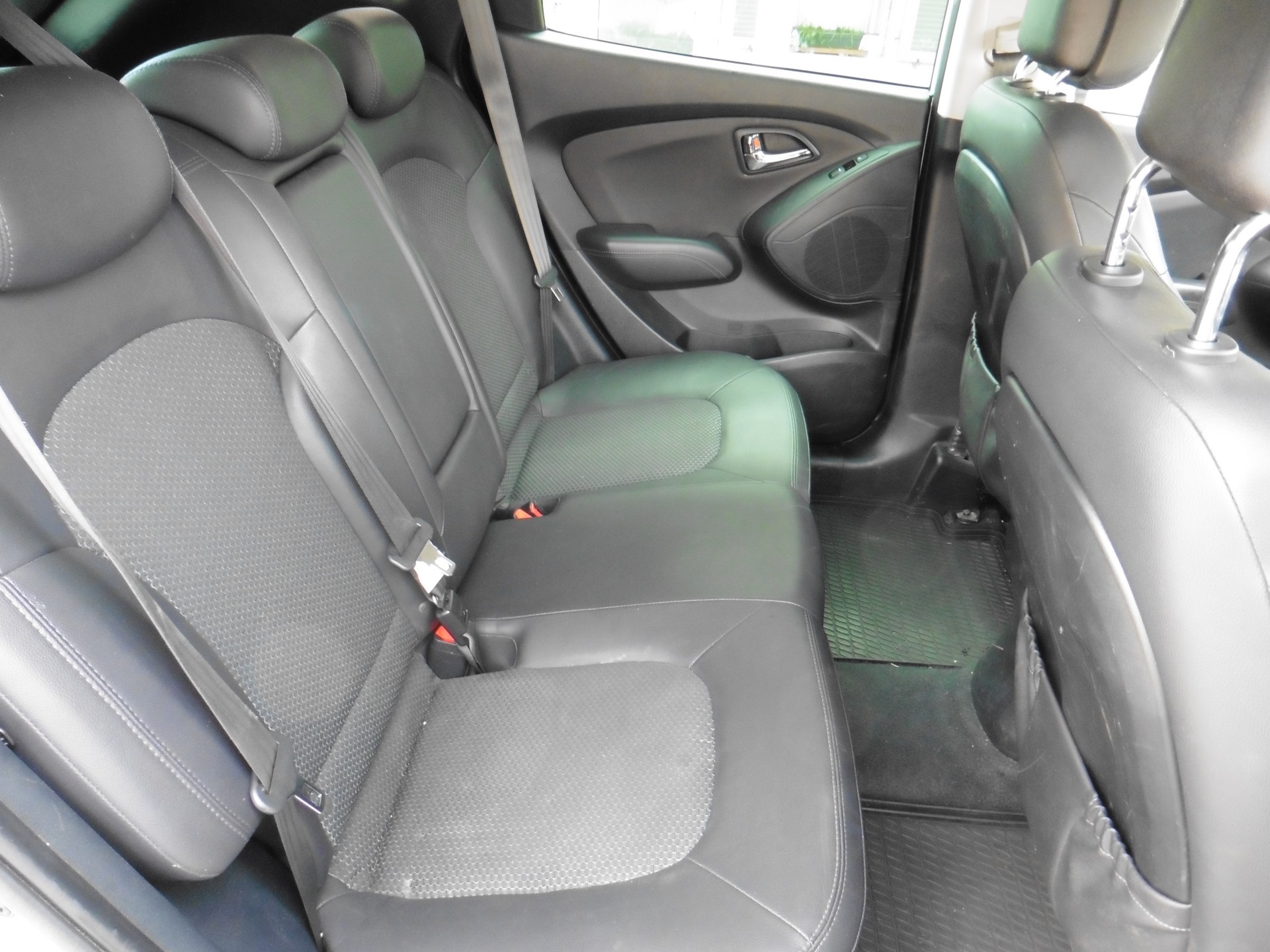 HYUNDAI iX 35 2.0 CRDi Style 4WD Automatic-image-20