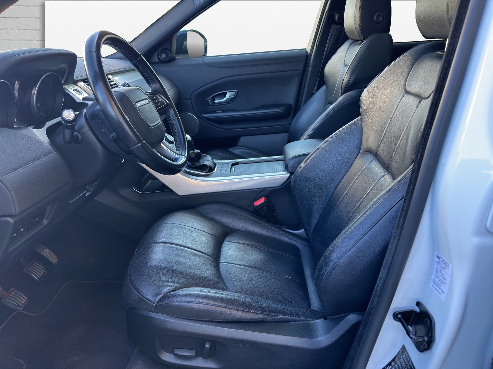 LAND ROVER Range Rover Evoque 2.0 TD4 HSE-image-10
