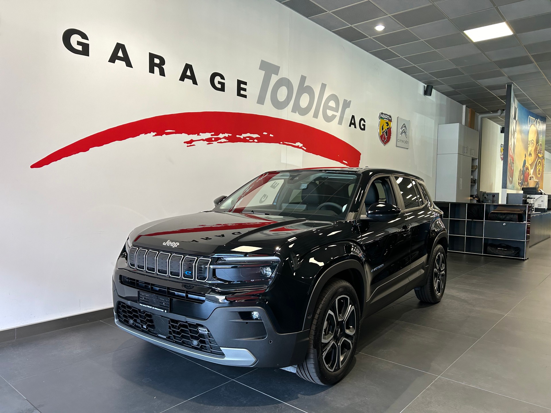 JEEP Avenger 54kWh Summit-showroom-element-1