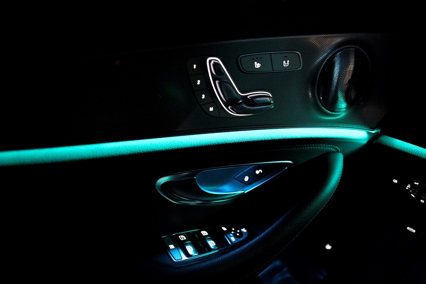 MERCEDES-BENZ E 200 AMG PREMIUM PLUS 9G-TRON-image-16
