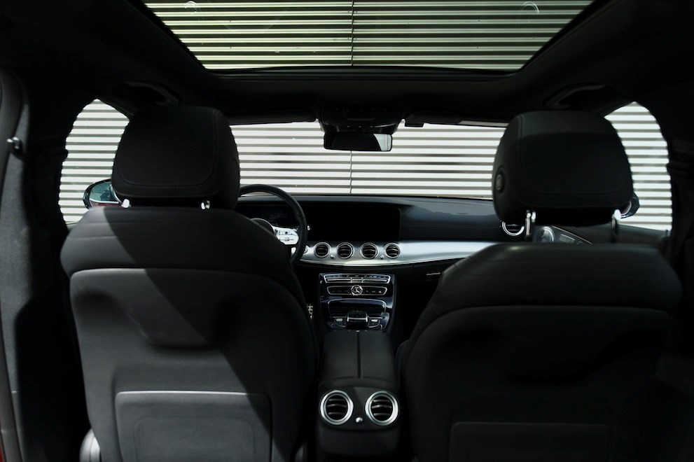 MERCEDES-BENZ E 200 AMG PREMIUM PLUS 9G-TRON-image-5