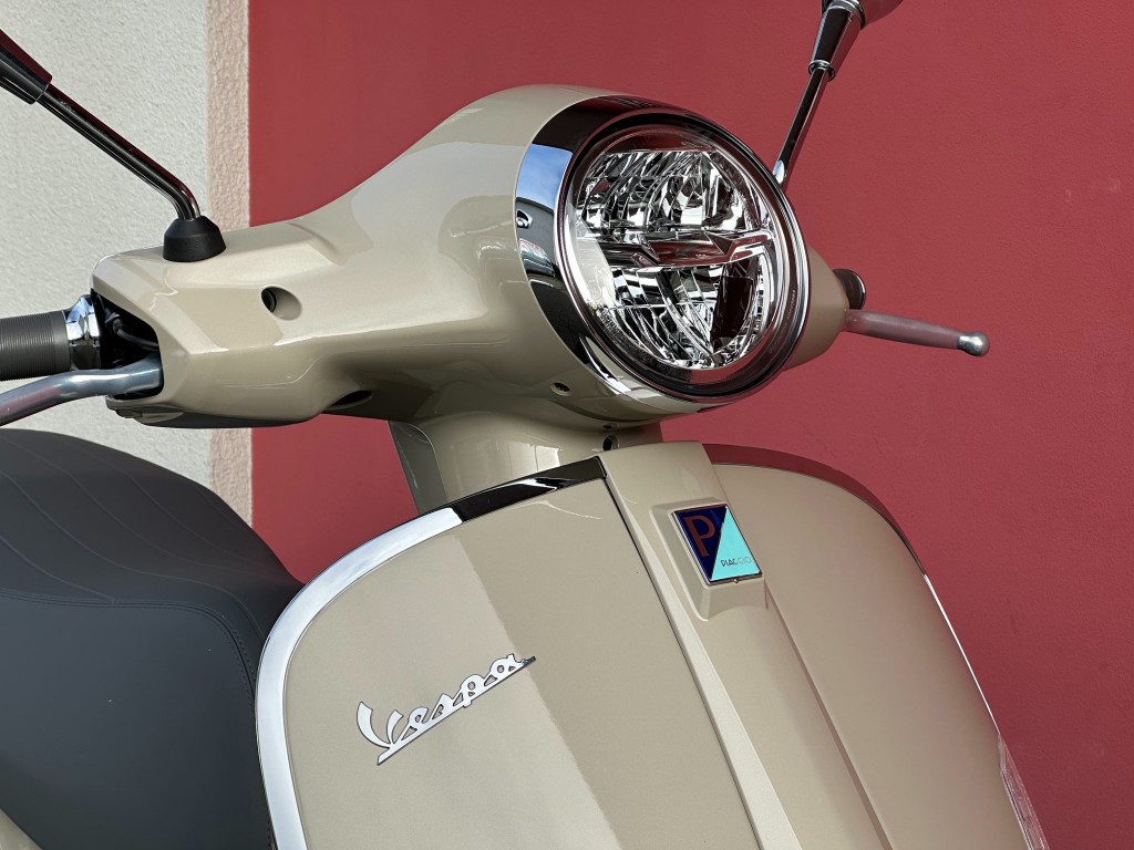 PIAGGIO Vespa GTS 125 RST Euro 5+-image-11