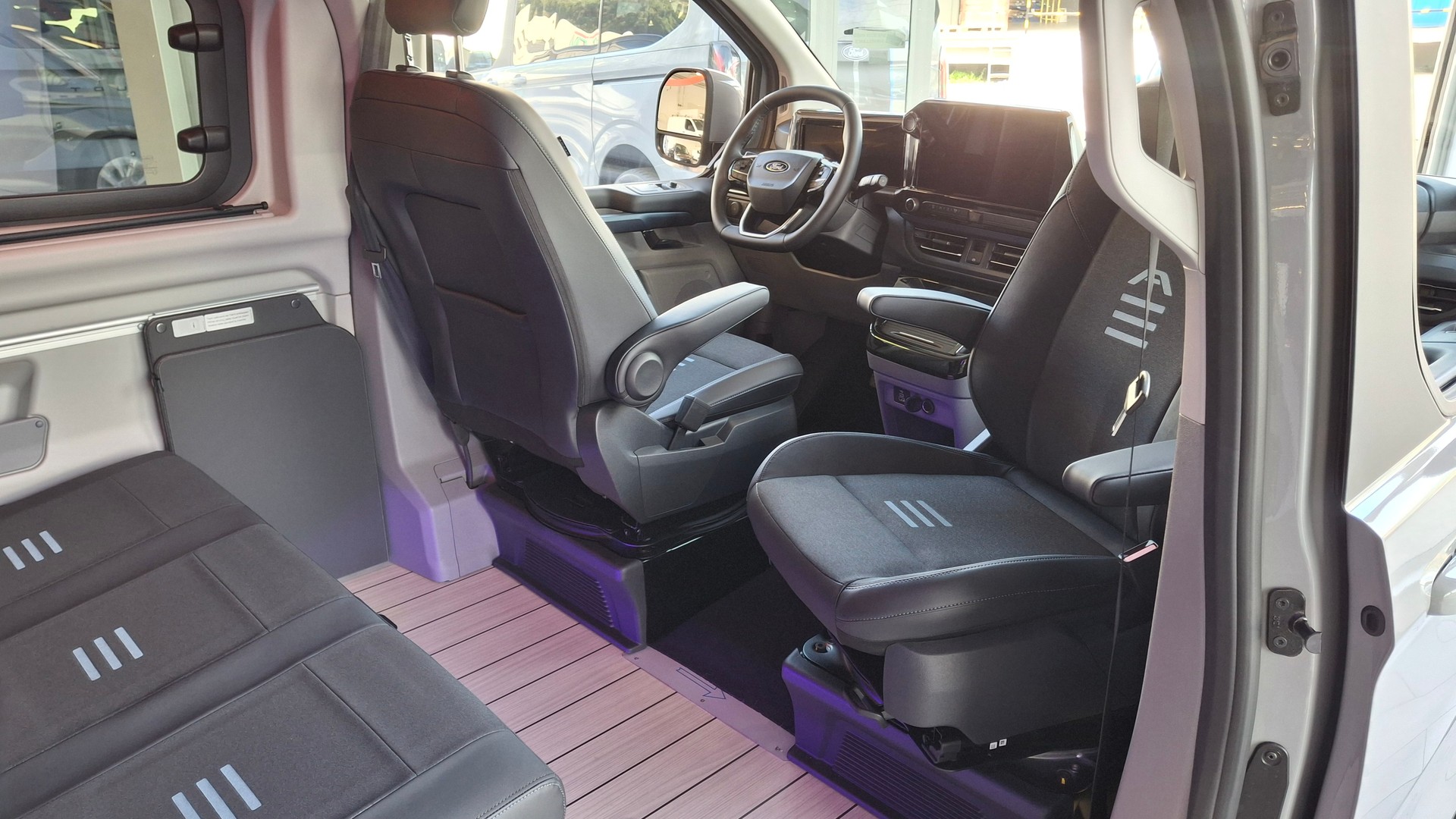 FORD Tourneo Westfalia NUGGET 320 L2H1 Active Automatique 4x4-image-6