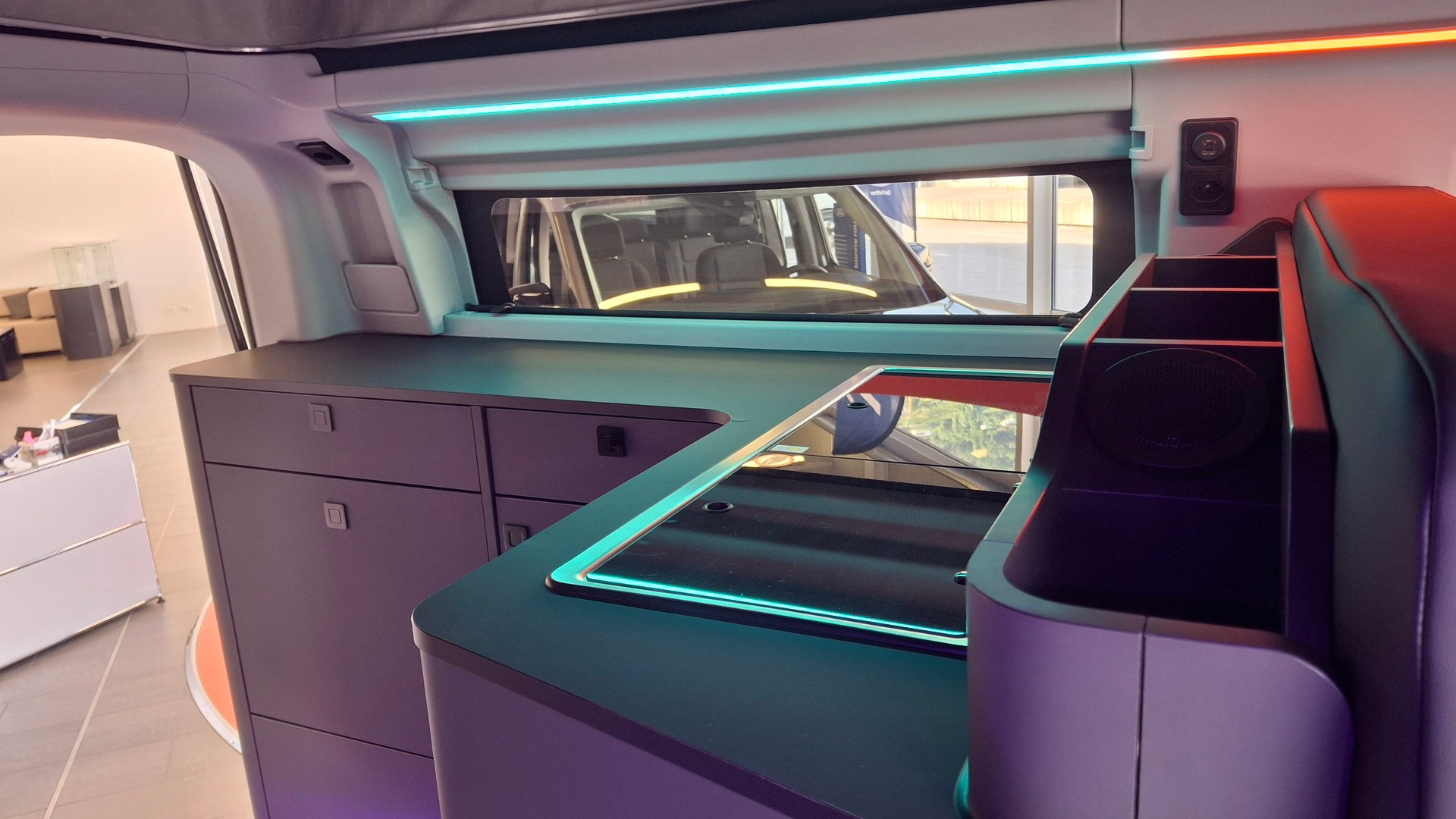 FORD Tourneo Westfalia NUGGET 320 L2H1 Active Automatique 4x4-image-4