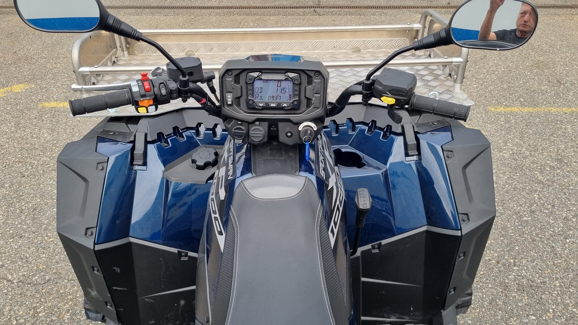 POLARIS Ab MFK mit Raupenkit und Räder-image-6