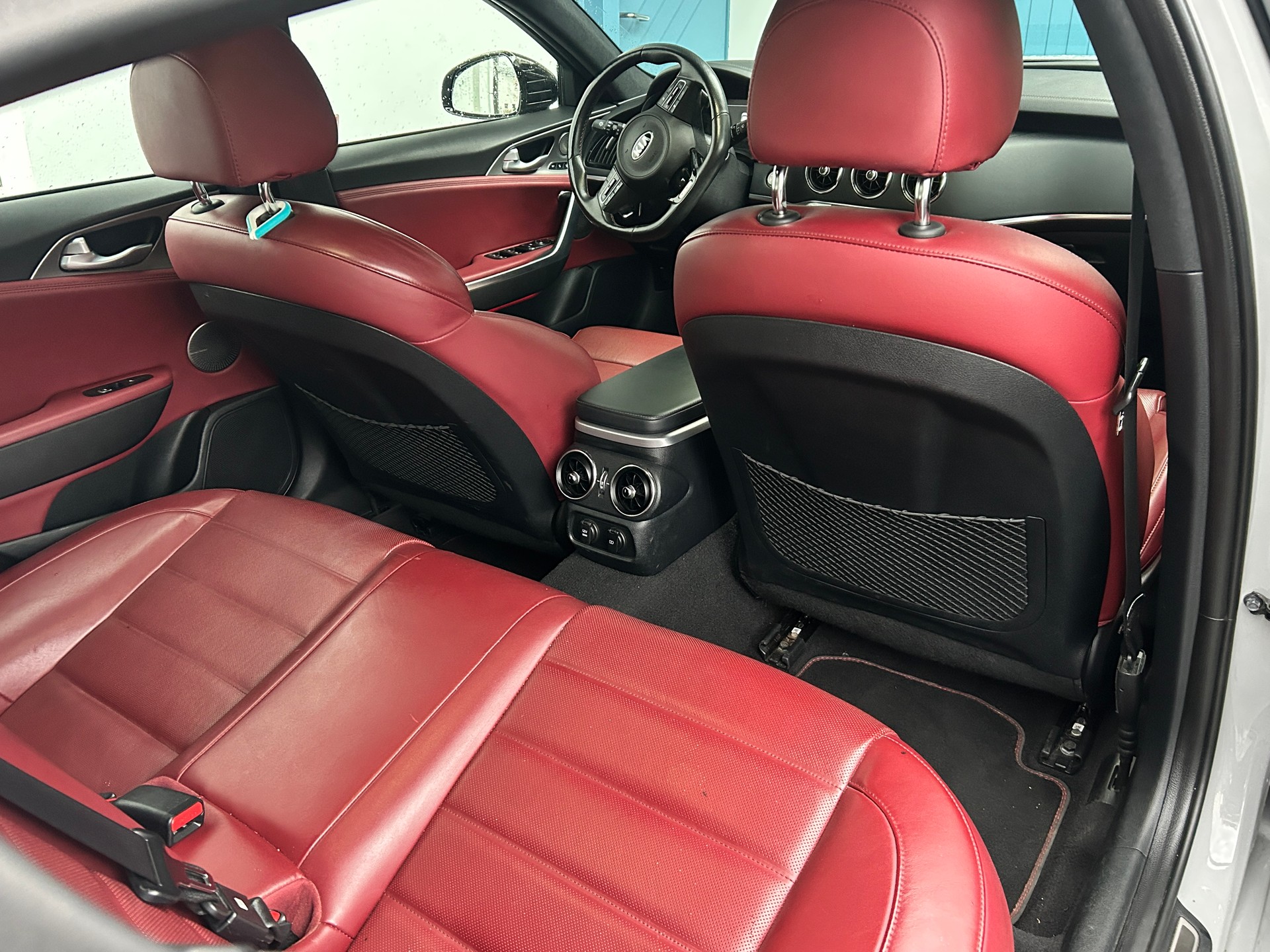 KIA Stinger 3.3 T-GDi GT Automat AWD-image-3