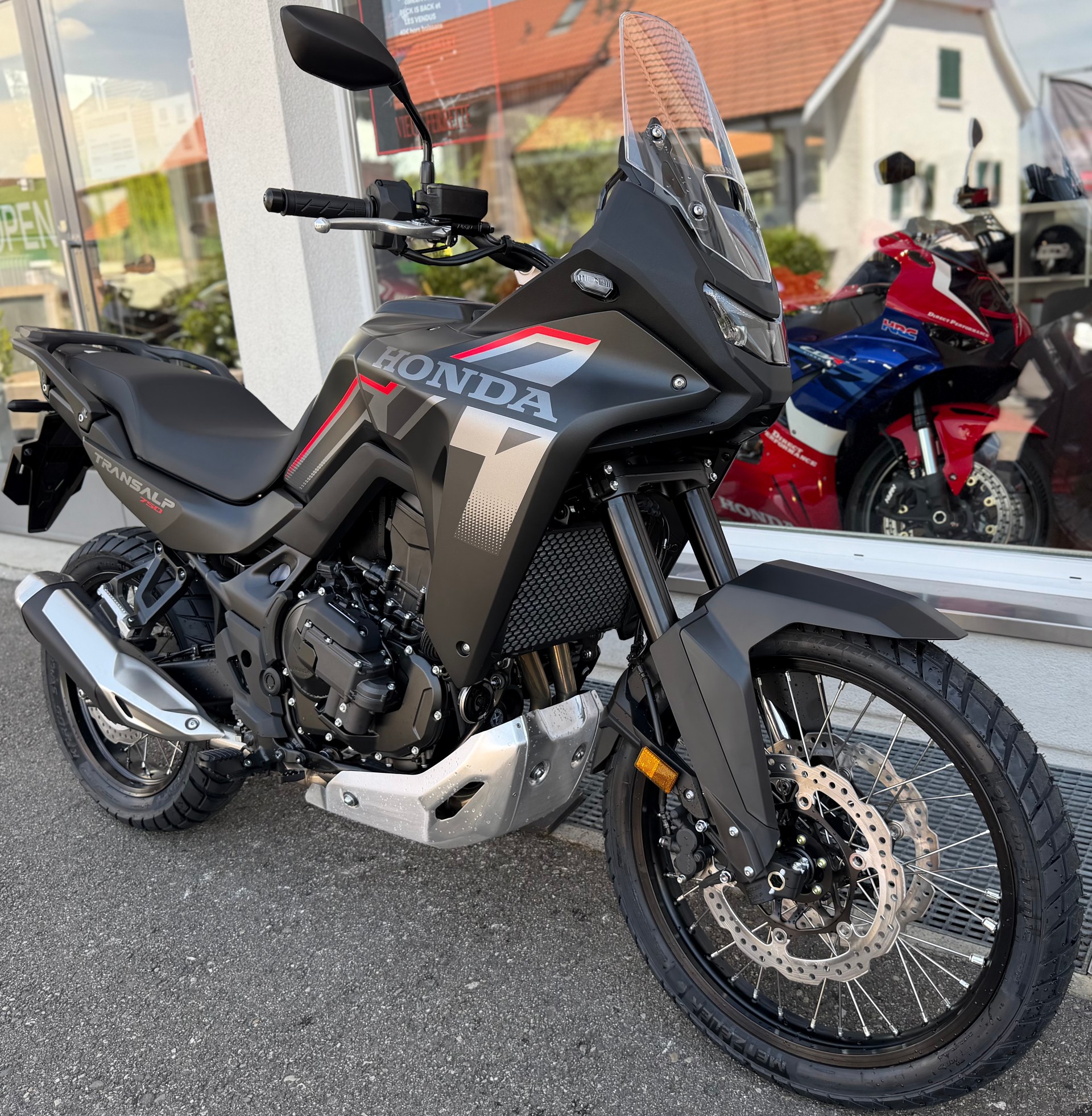 HONDA XL 750 Transalp E-Clutch 2026-image-2