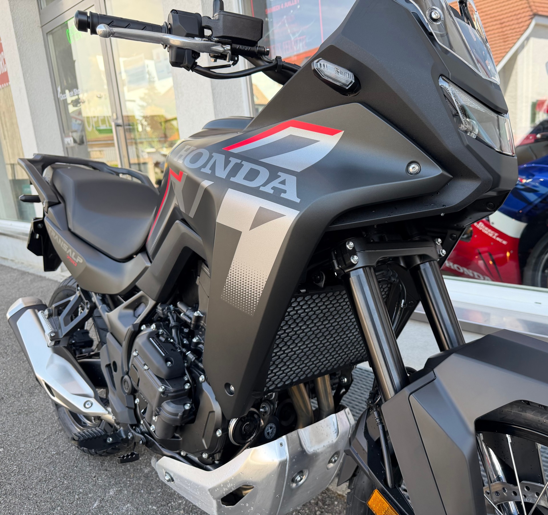 HONDA XL 750 Transalp E-Clutch 2026-image-5