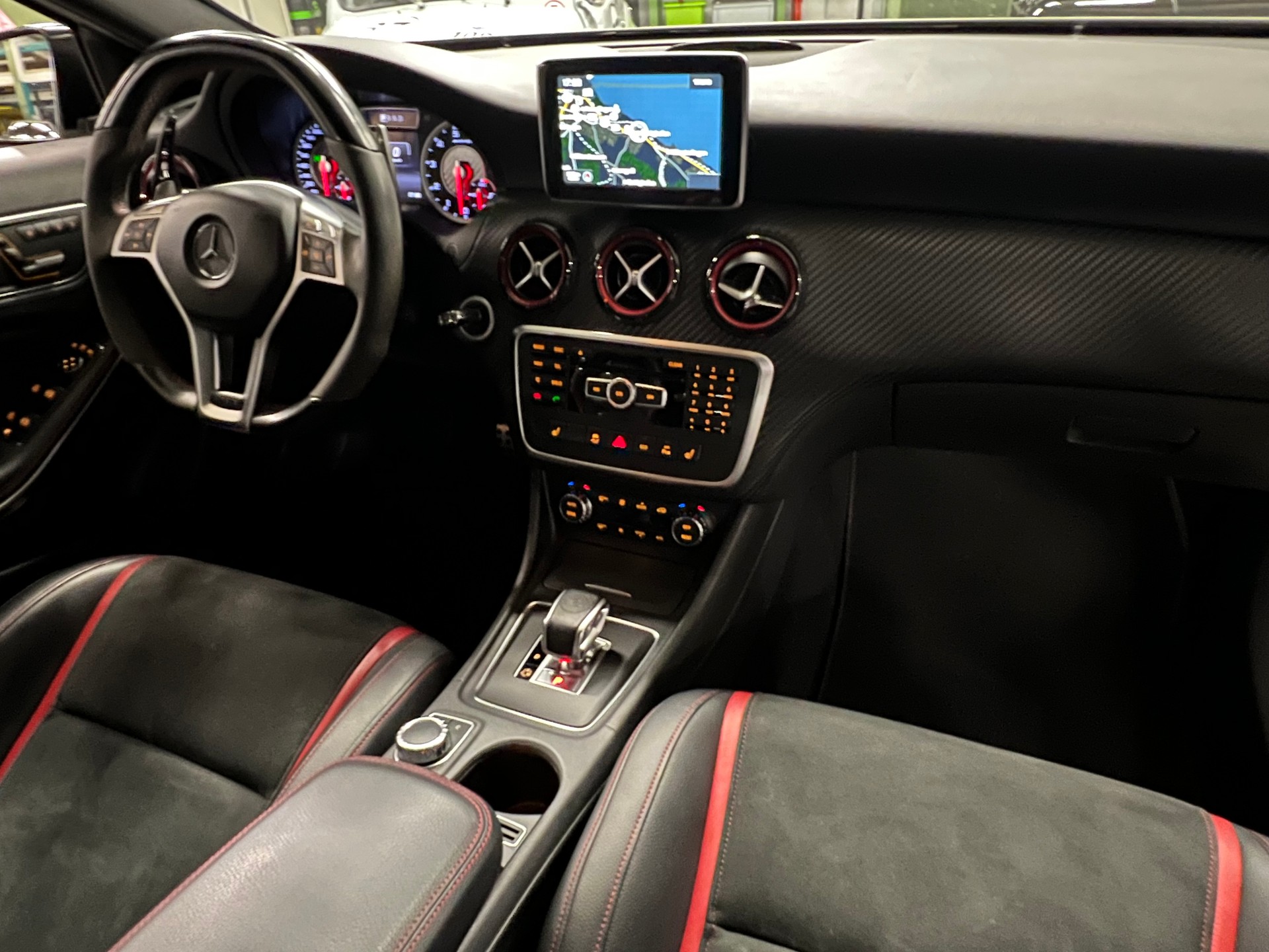 MERCEDES-BENZ A 45 AMG 4Matic Speedshift 360 Ps-showroom-element-2