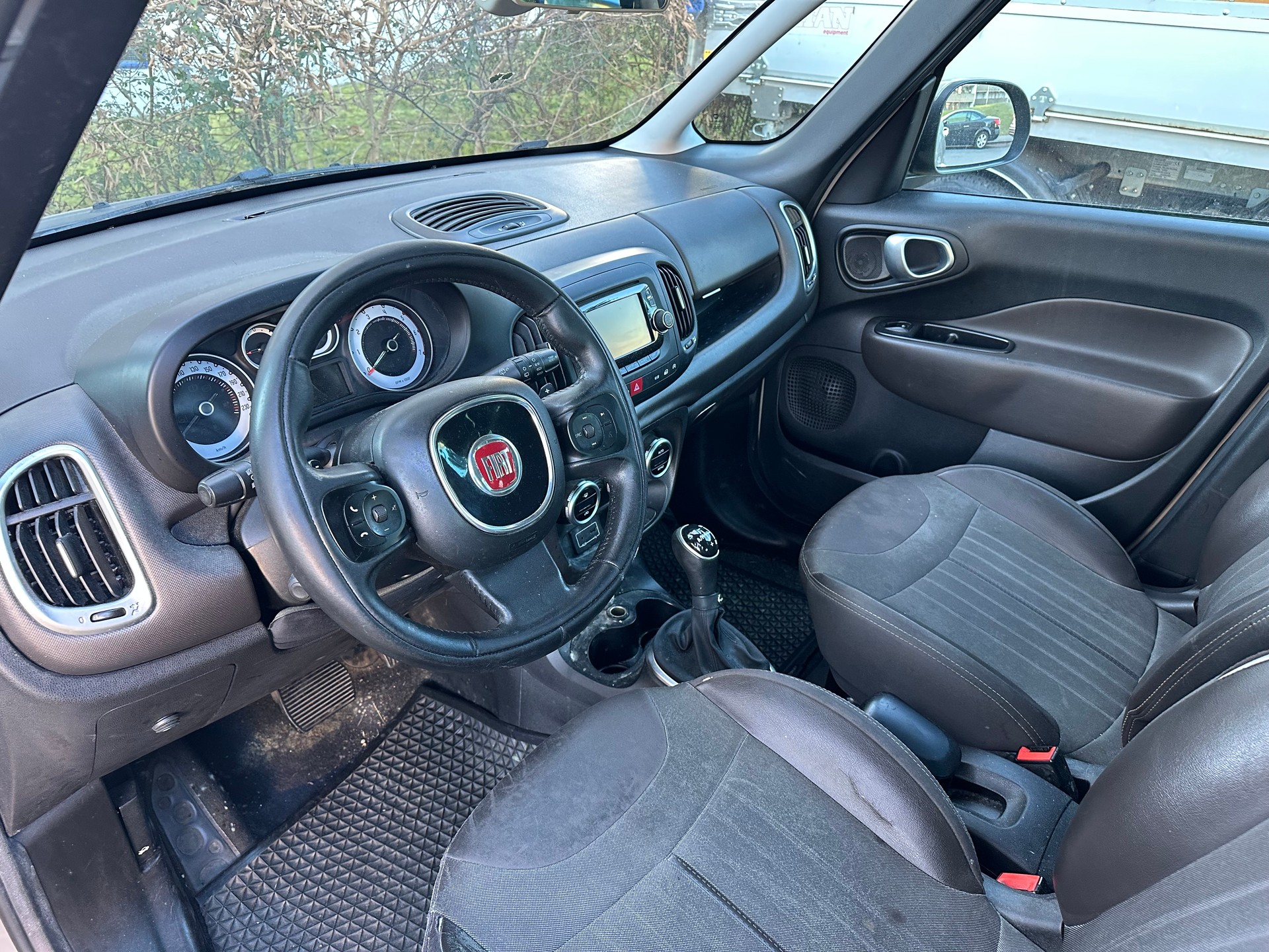 FIAT 500L Living 1.3 JTD Business Class Dualogic-image-9