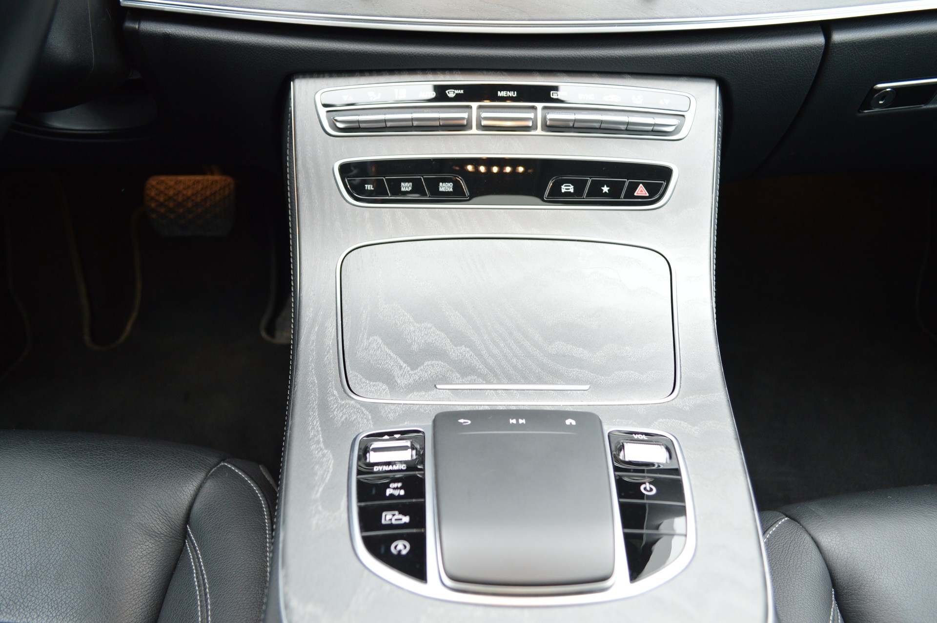 MERCEDES-BENZ E 200 4Matic 9G-Tronic-image-21