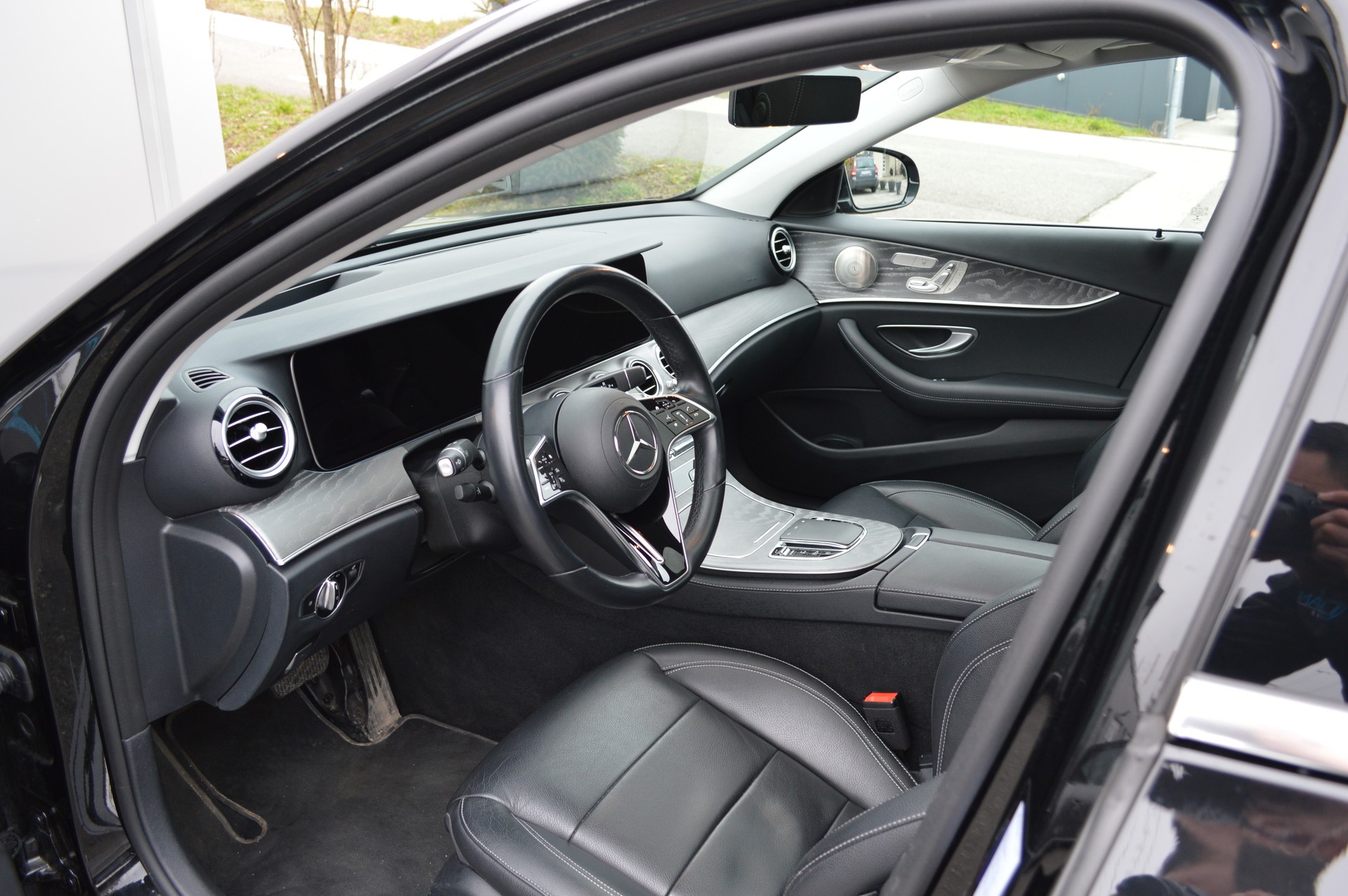MERCEDES-BENZ E 200 4Matic 9G-Tronic-image-15