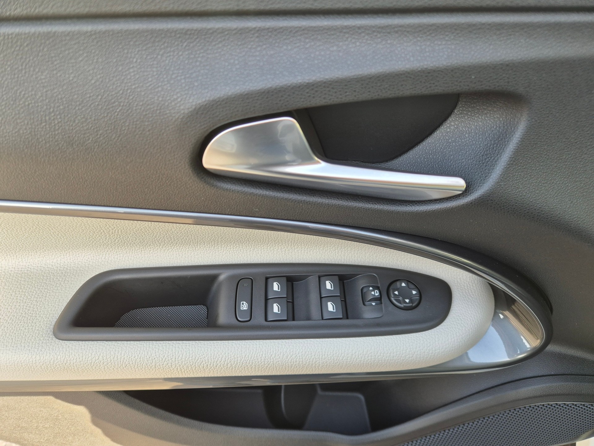 FIAT 600h MildHybrid La Prima-image-9