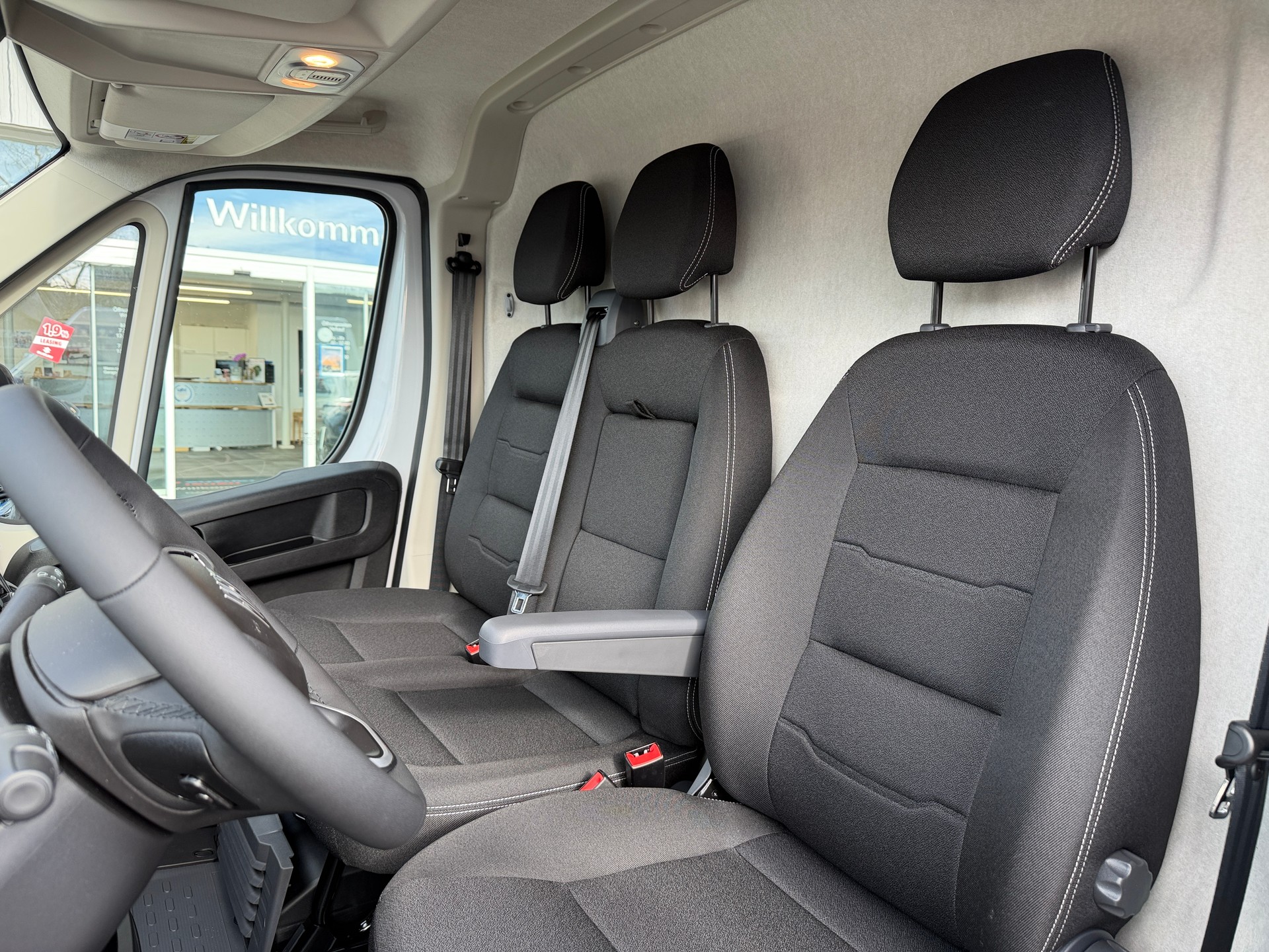 FIAT Ducato Maxi 35 L4H3 2.2MTJ 180PS 3T AHK 270°Tür, Holzboden, Doppelairbag, Apple Car Play-image-9