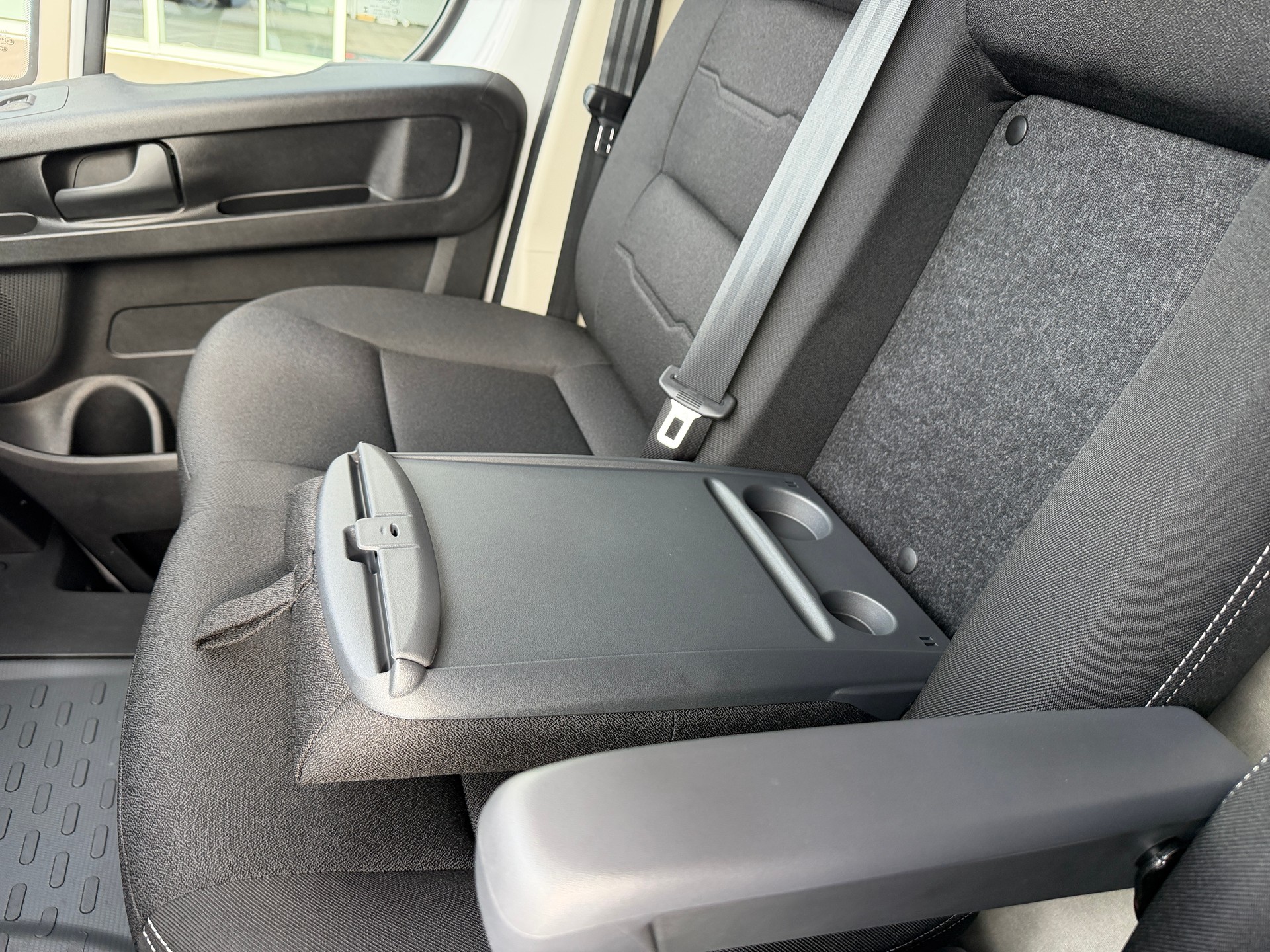 FIAT Ducato Maxi 35 L4H3 2.2MTJ 180PS 3T AHK 270°Tür, Holzboden, Doppelairbag, Apple Car Play-image-19