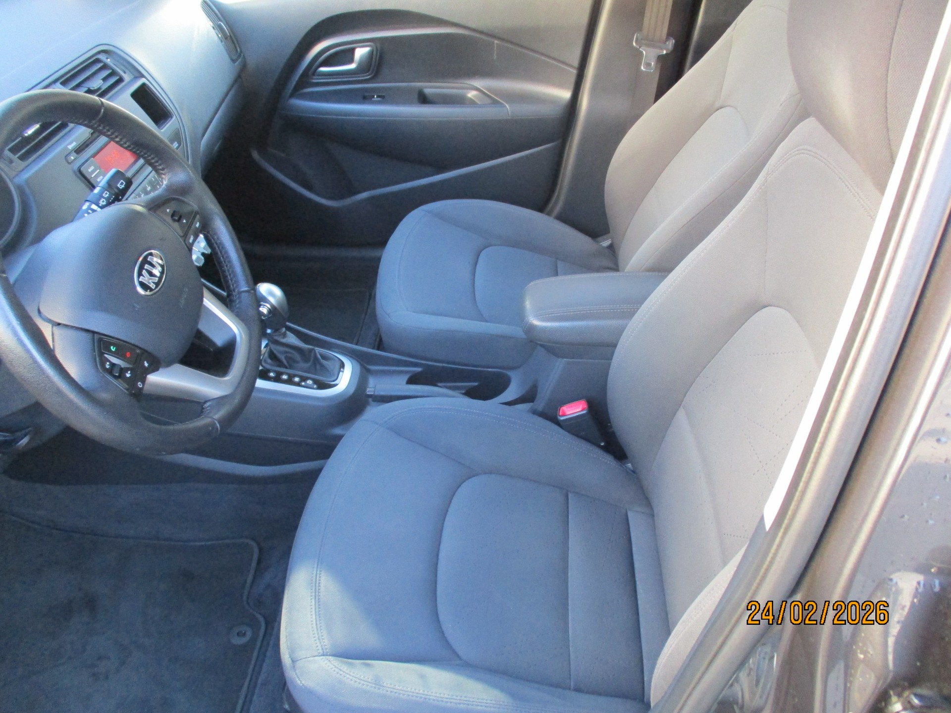 KIA Rio 1.4 CVVT Style Automatic-image-7