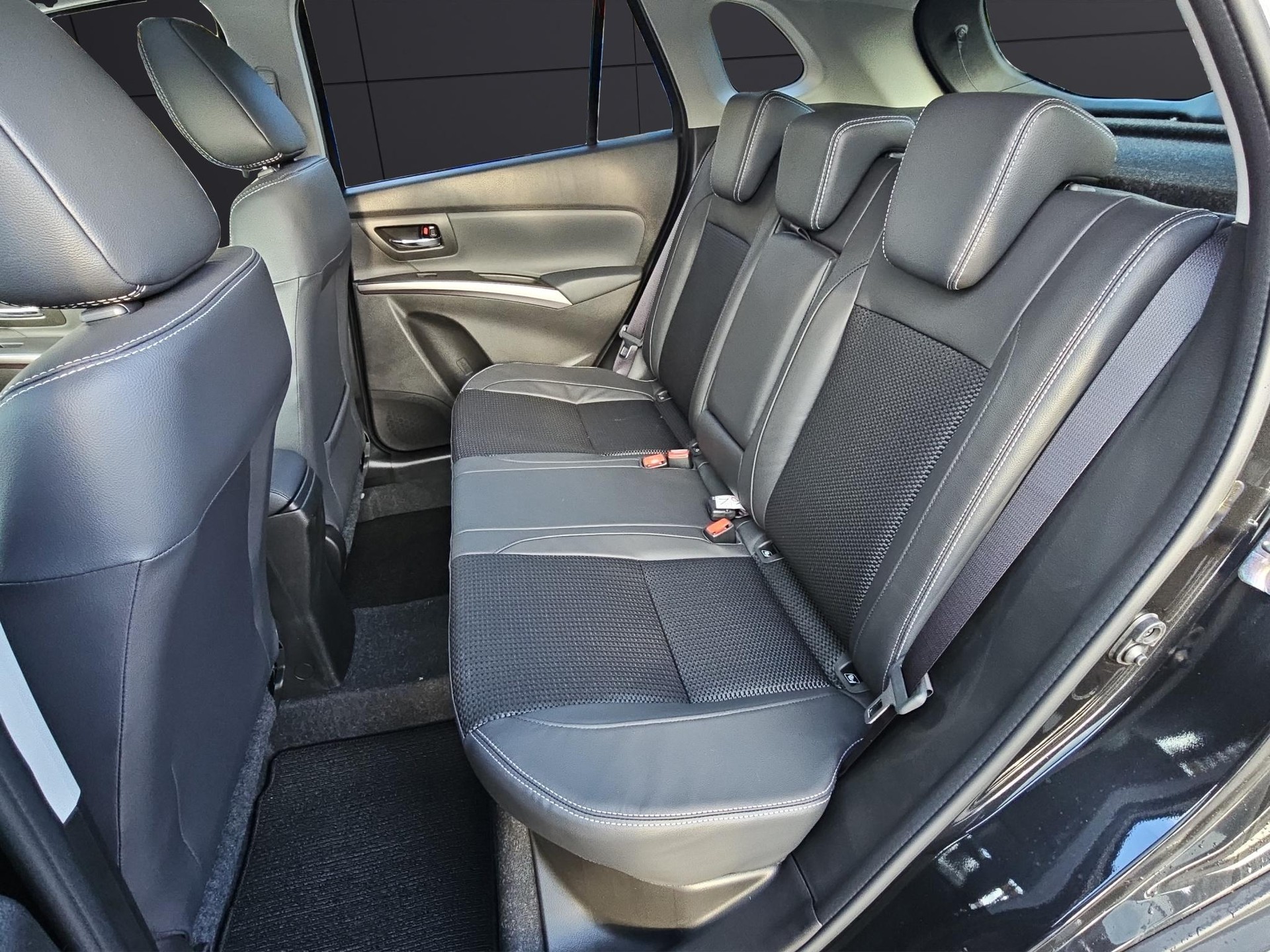 SUZUKI S-Cross 1.5 Compact Top Hybrid 4x4-image-10