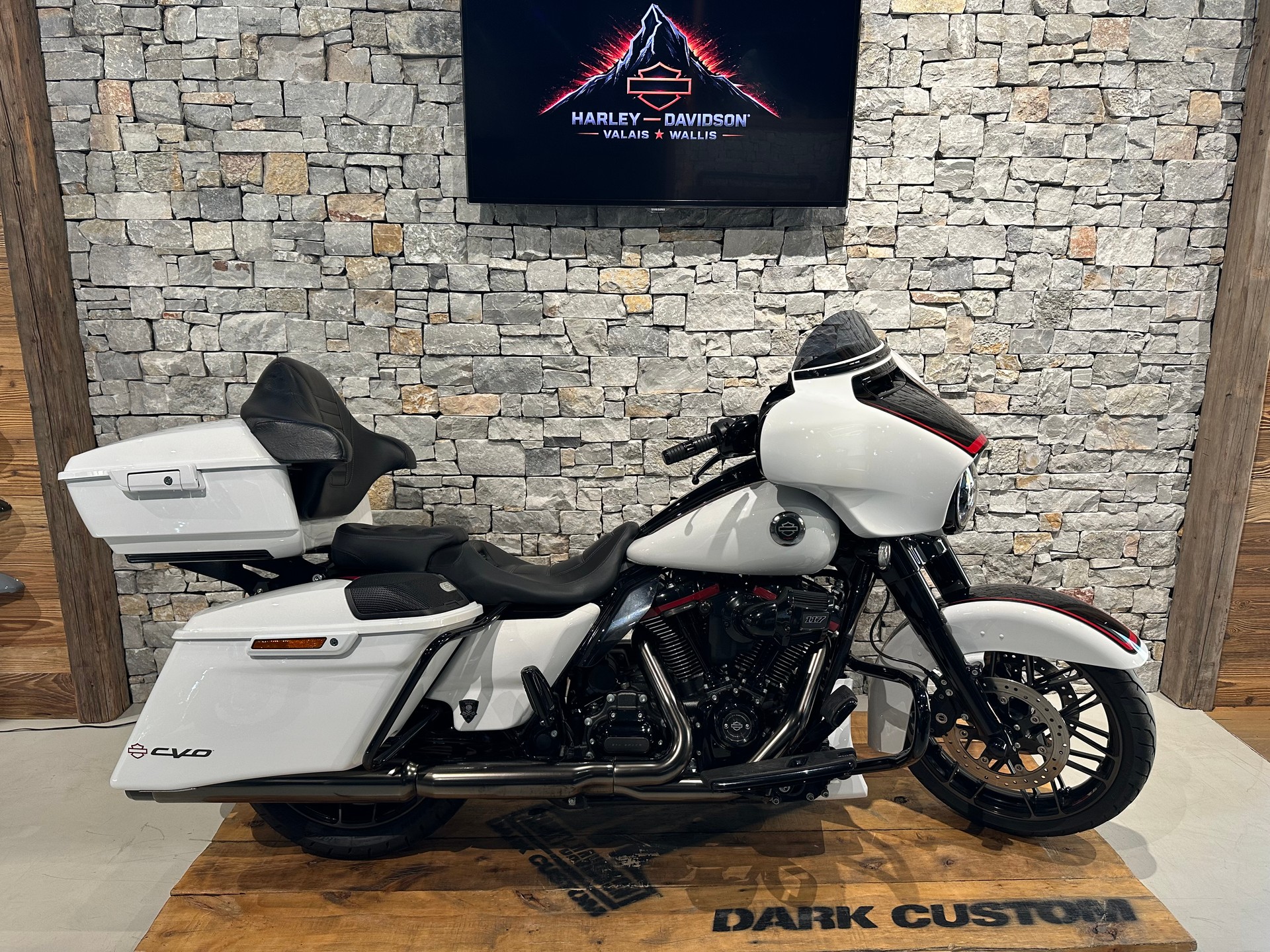 HARLEY-DAVIDSON FLHXSE Street Glide CVO 117