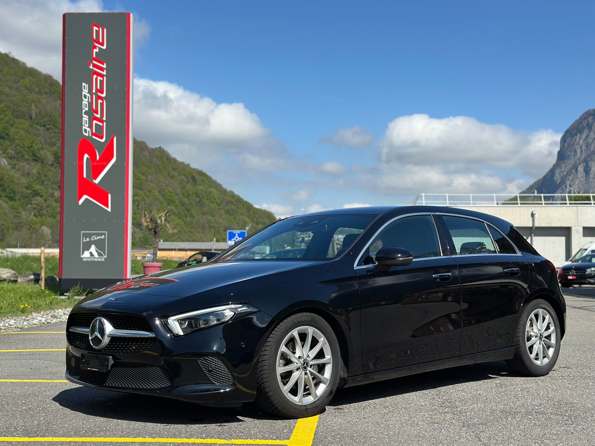 MERCEDES-BENZ A 180 Edition-showroom-element-1