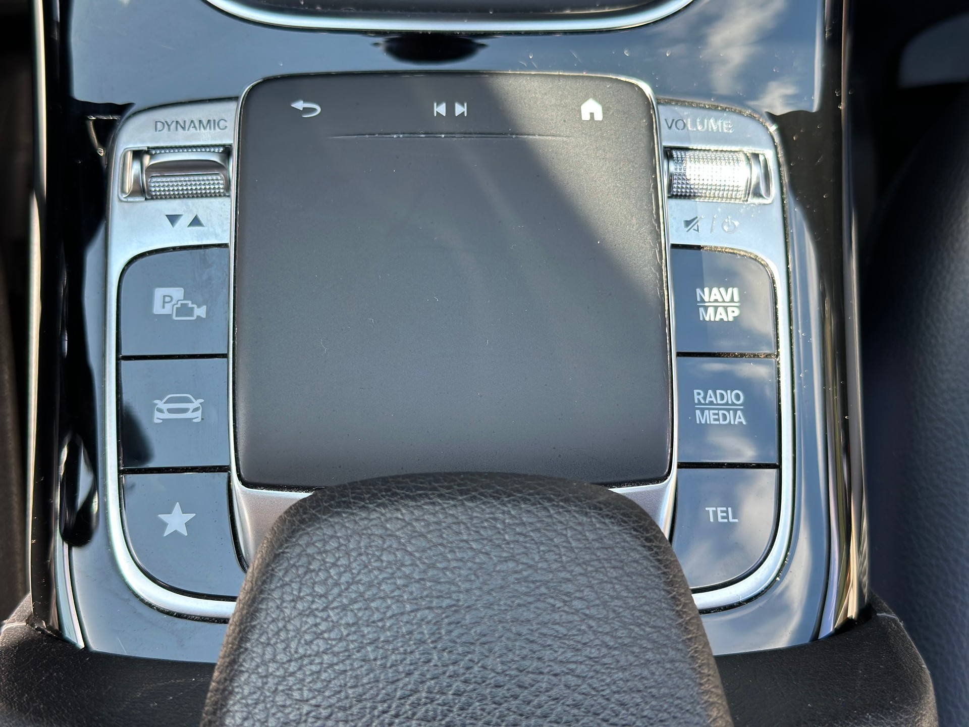 MERCEDES-BENZ A 180 Edition-image-21