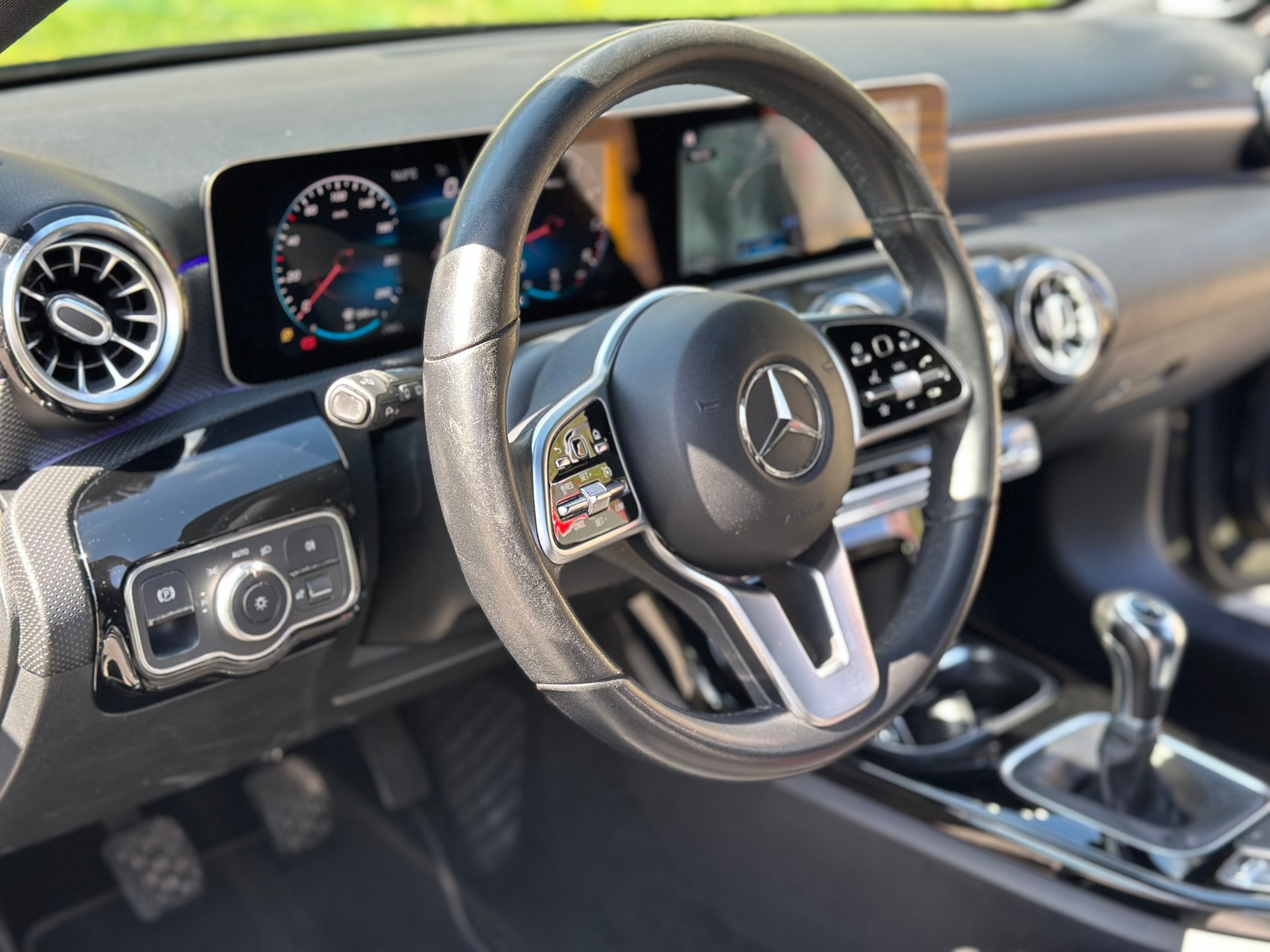 MERCEDES-BENZ A 180 Edition-image-13