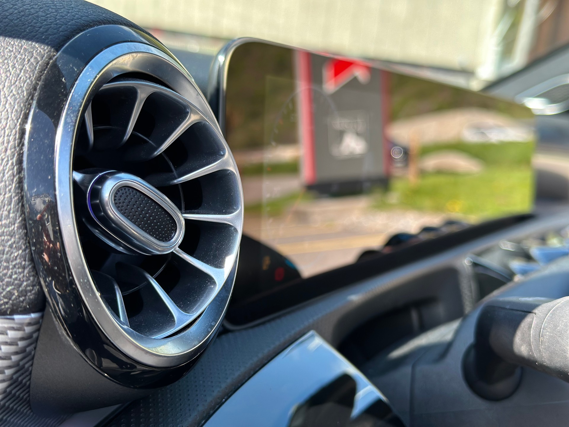 MERCEDES-BENZ A 180 Edition-image-16