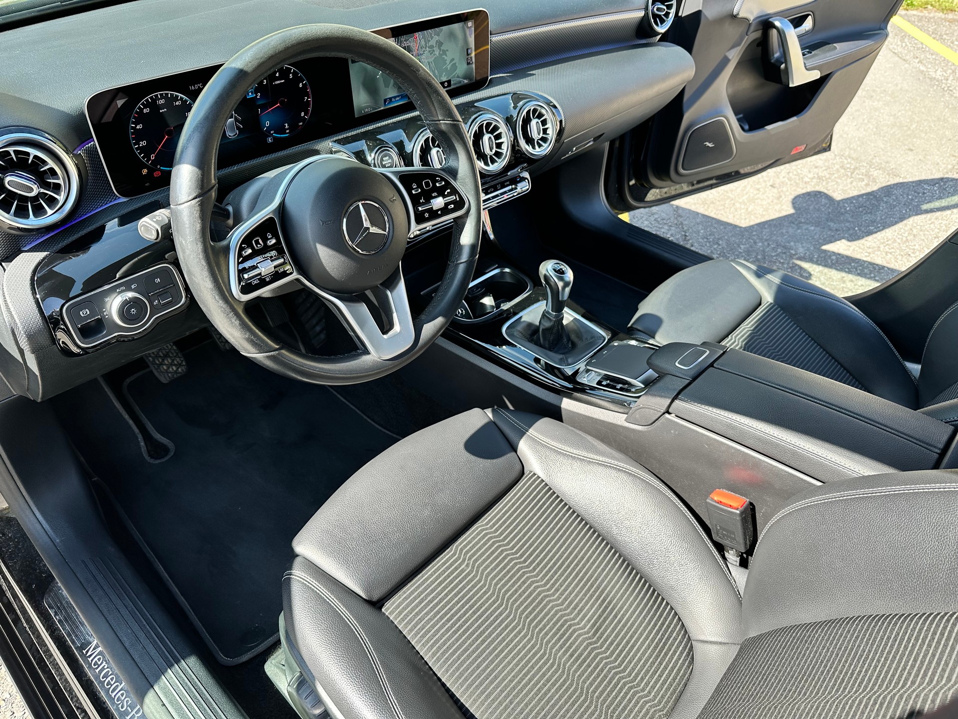MERCEDES-BENZ A 180 Edition-image-10