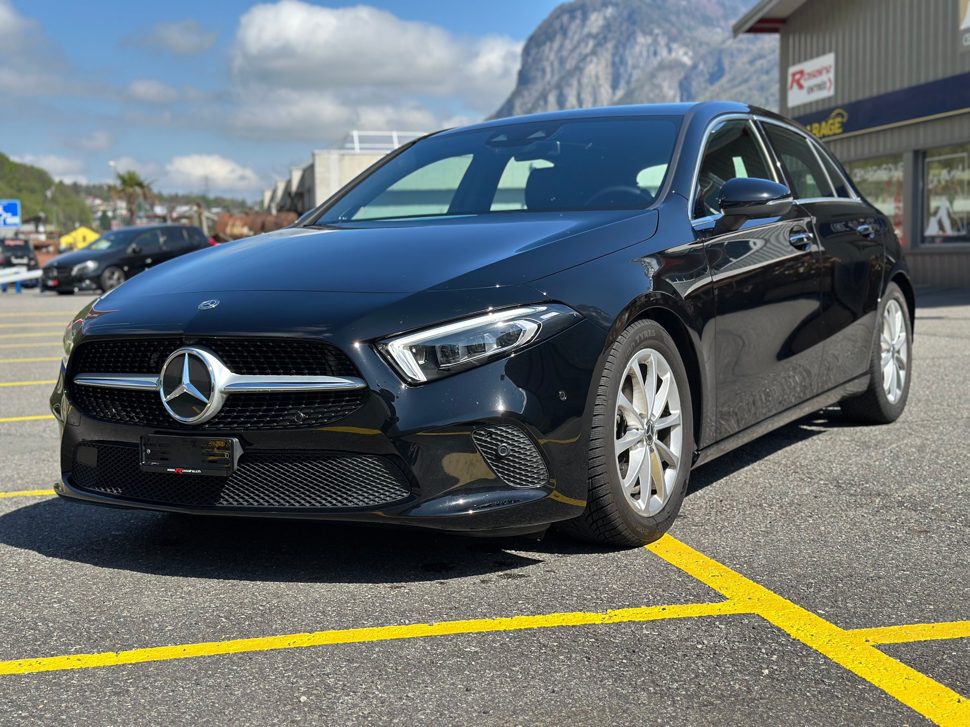 MERCEDES-BENZ A 180 Edition-showroom-element-2
