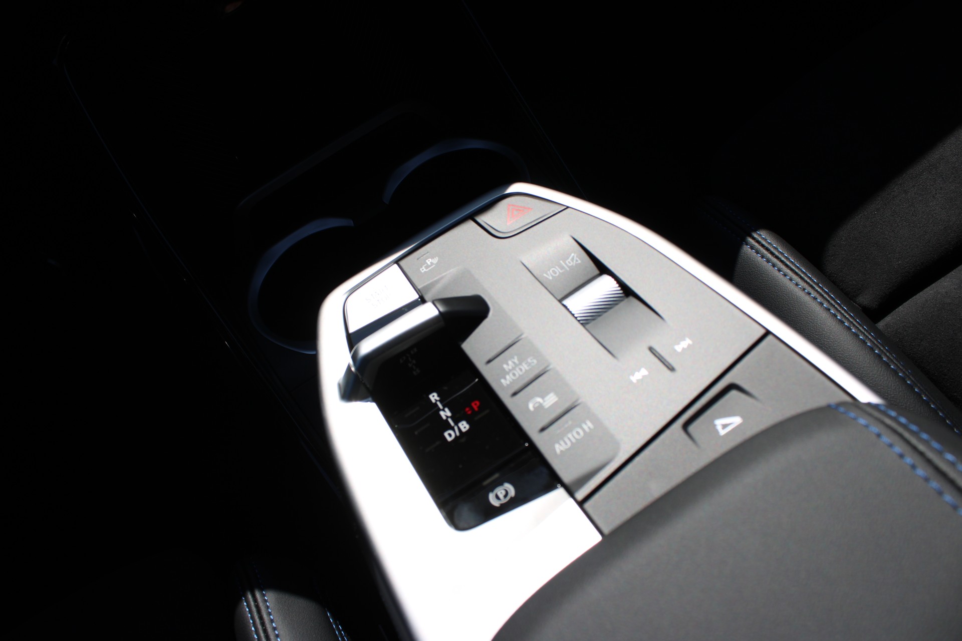 BMW iX1 xDrive 30 M Sport-image-16