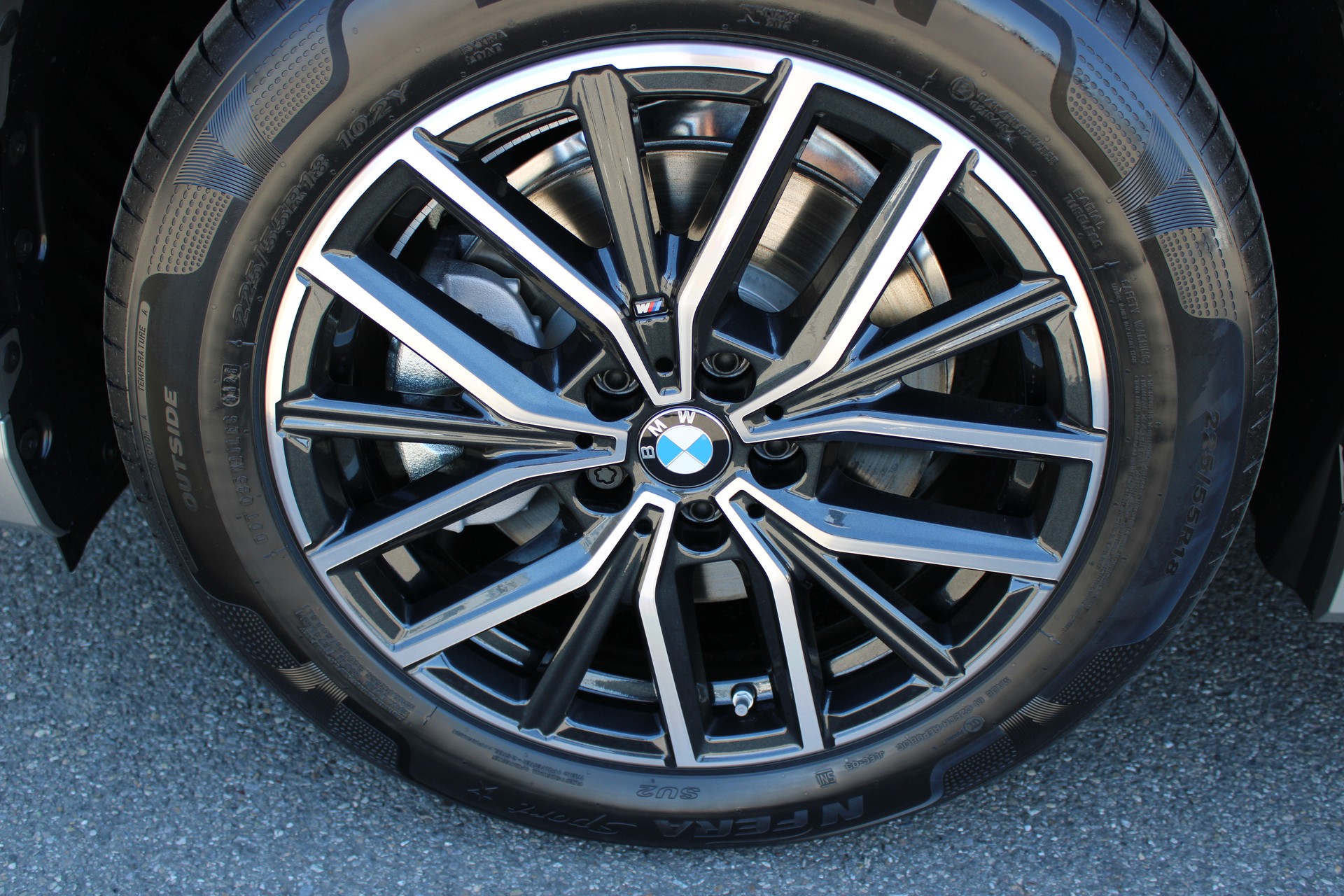 BMW iX1 xDrive 30 M Sport-image-8